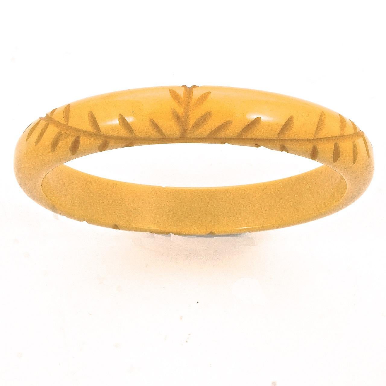 da uomo o donna Bangle in bachelite Art Carved giallo foglie intagliate in vendita