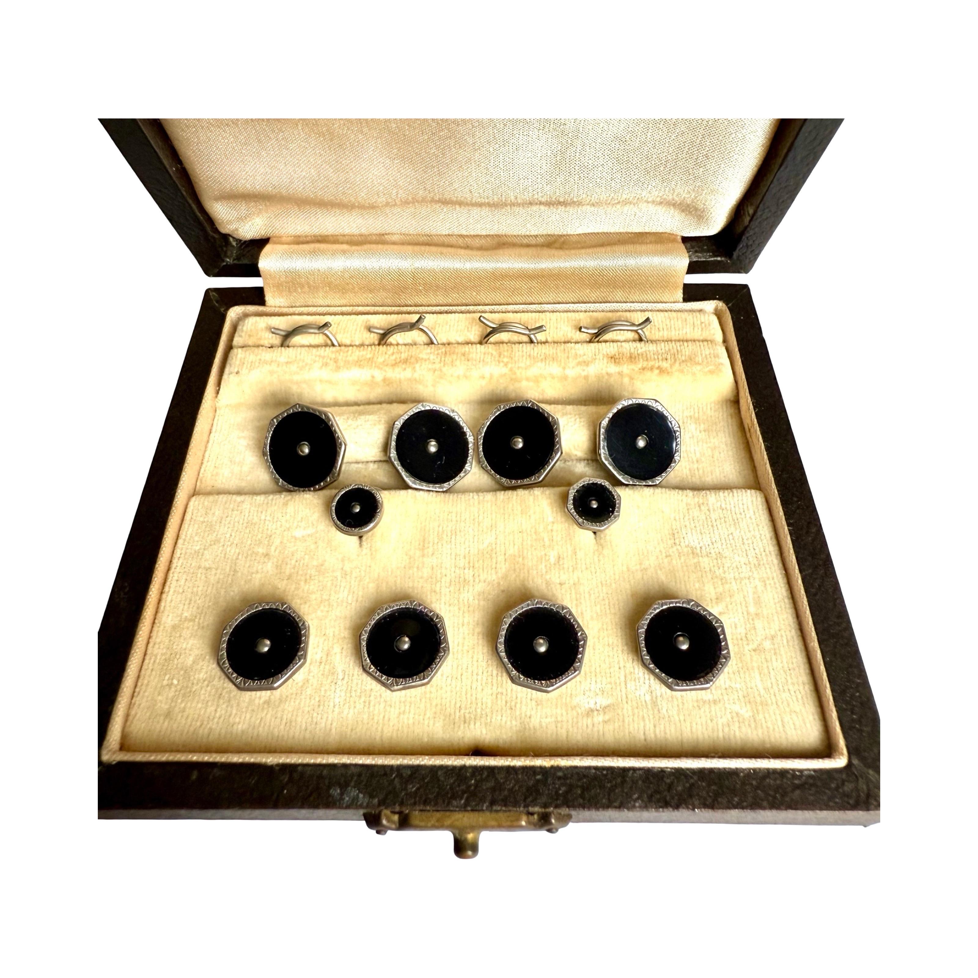 Women's or Men's Art Deco buttons with matching cufflinks in original box, mint condition For Sale