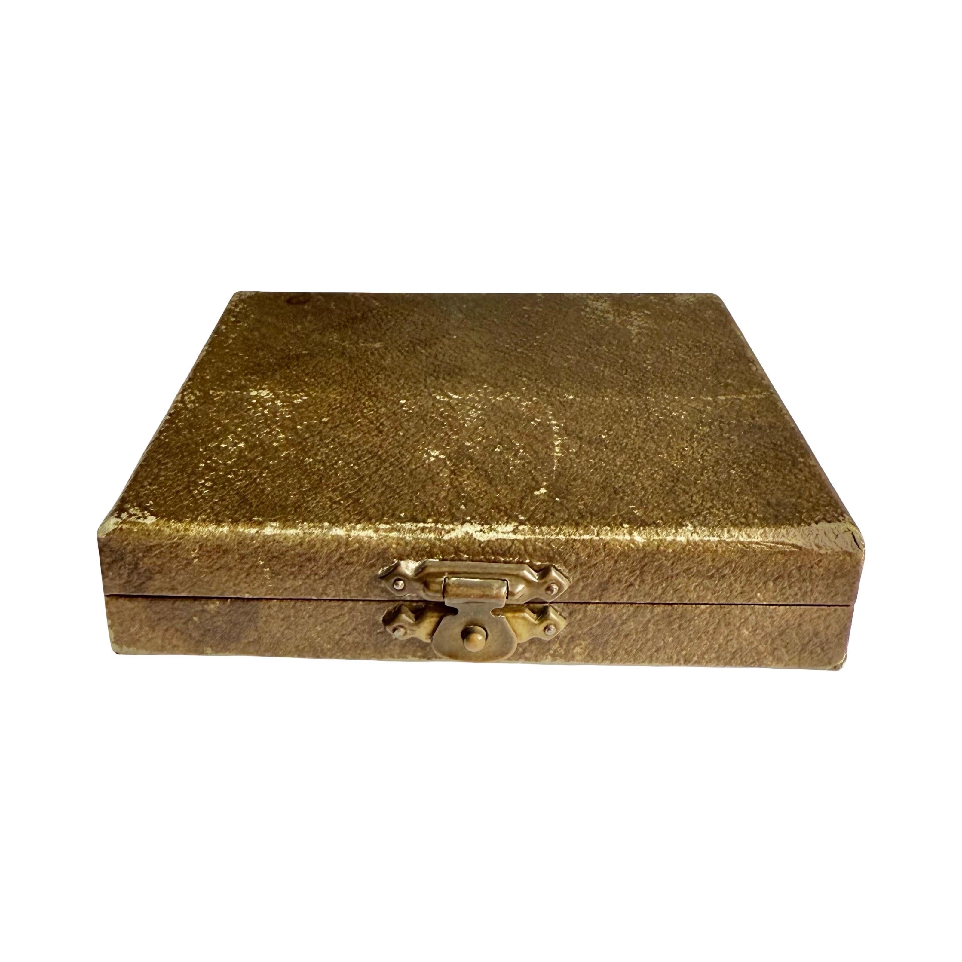 Art Deco buttons with matching cufflinks in original box, mint condition For Sale 5