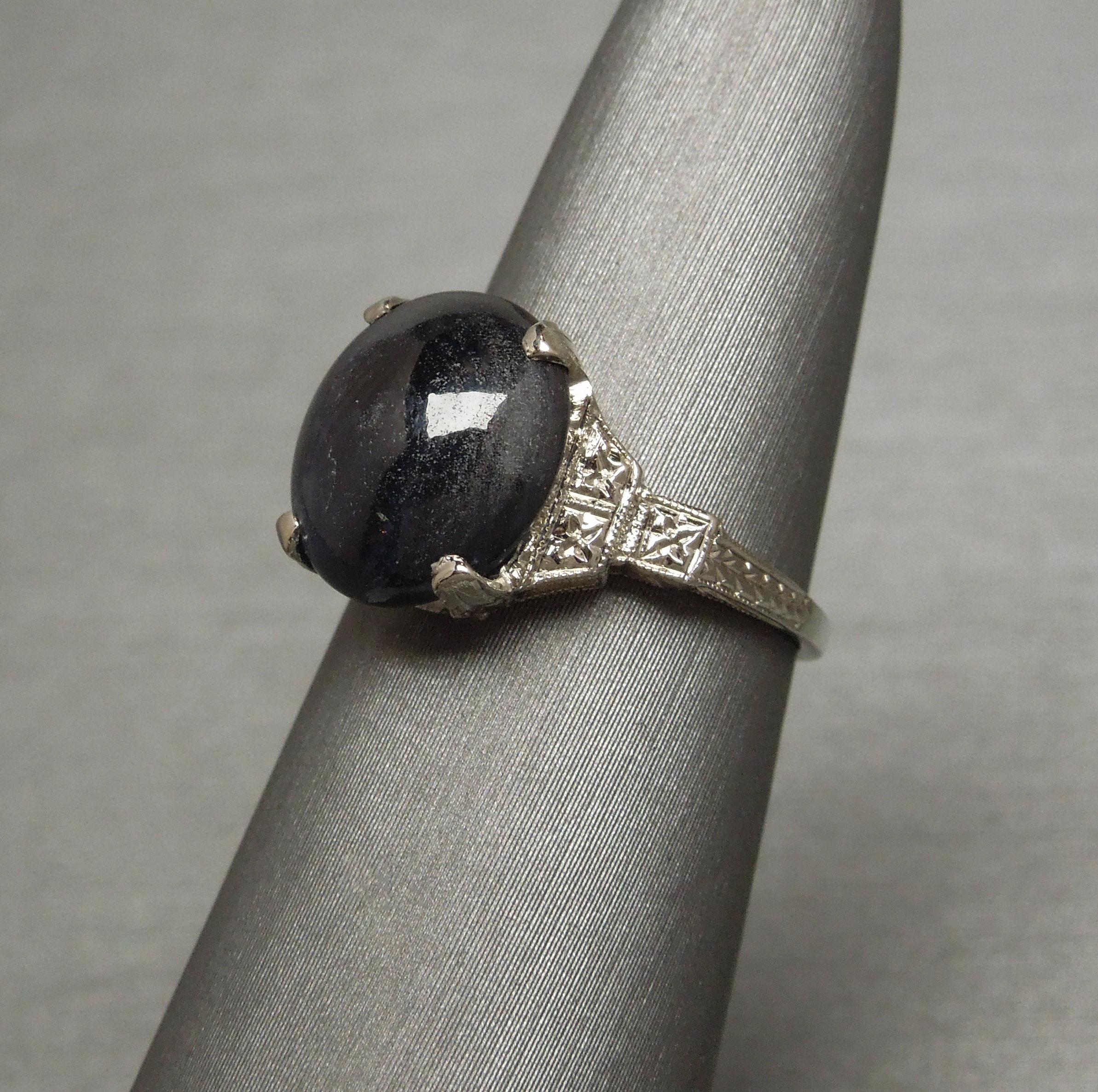 Art Deco 6.85 Carat Cabochon Sapphire Solitaire Ring In Good Condition In METAIRIE, LA