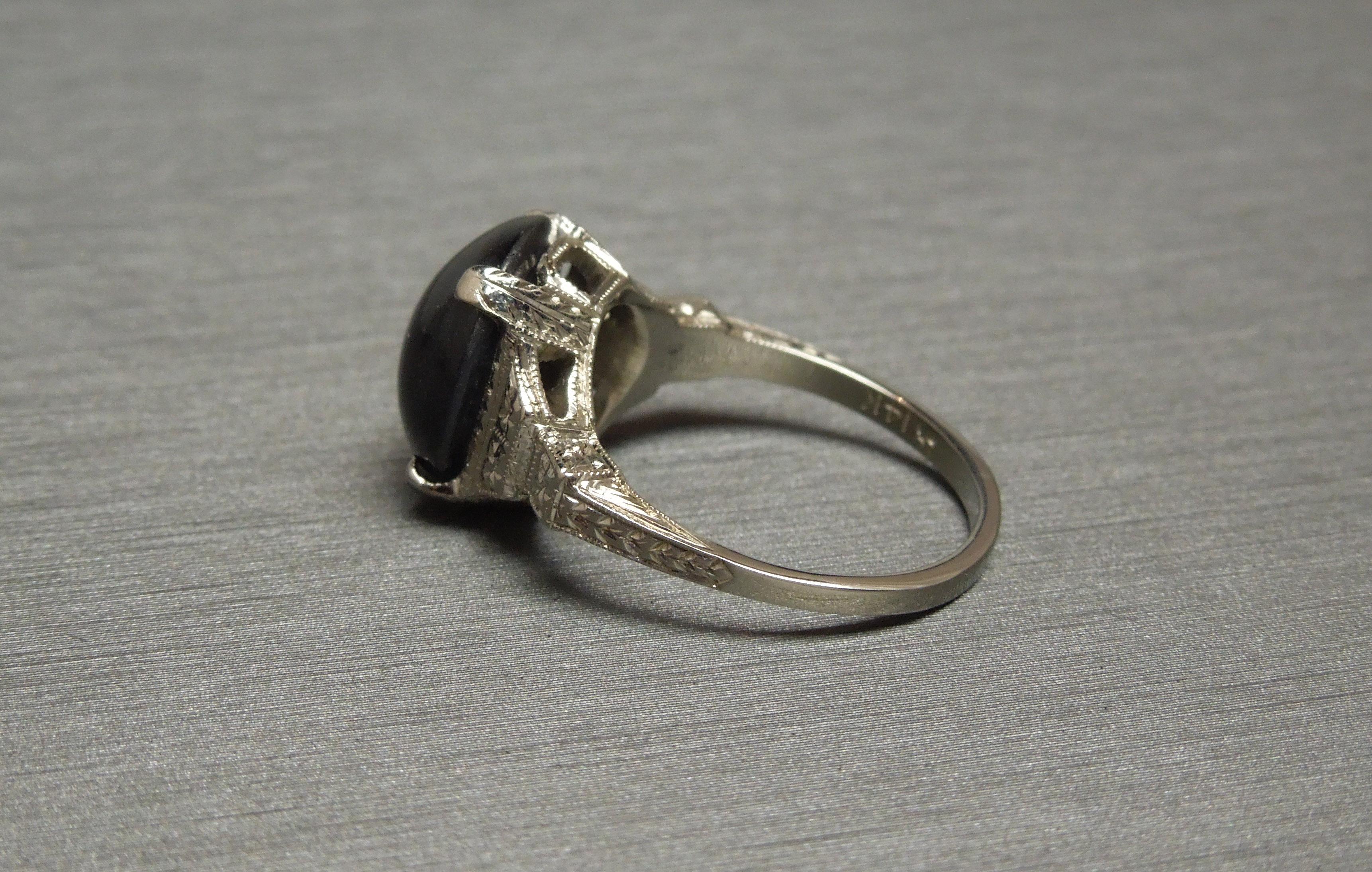 Women's Art Deco 6.85 Carat Cabochon Sapphire Solitaire Ring