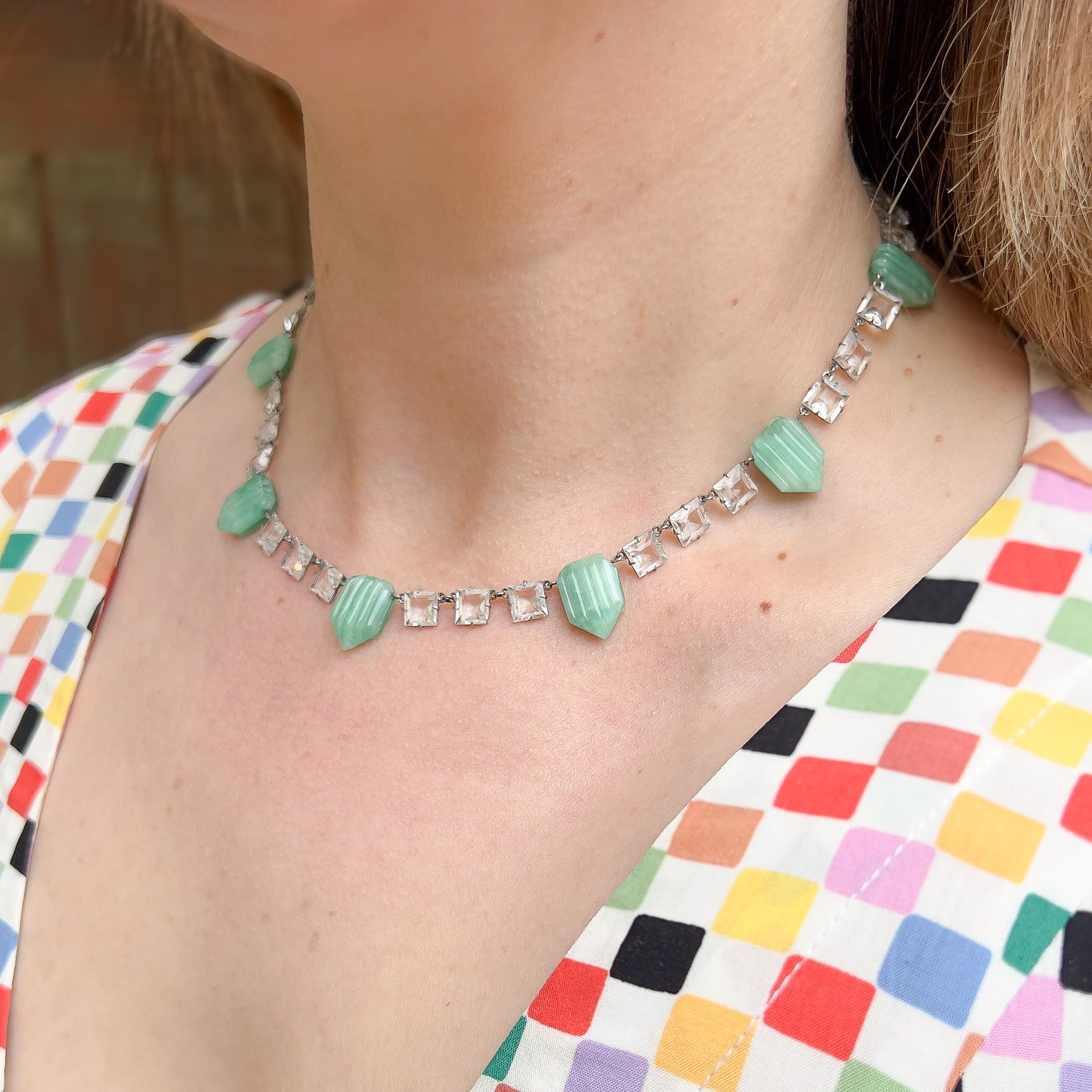Collana vintage in cristallo e vetro verde Art Déco 1920 ca. in vendita 5