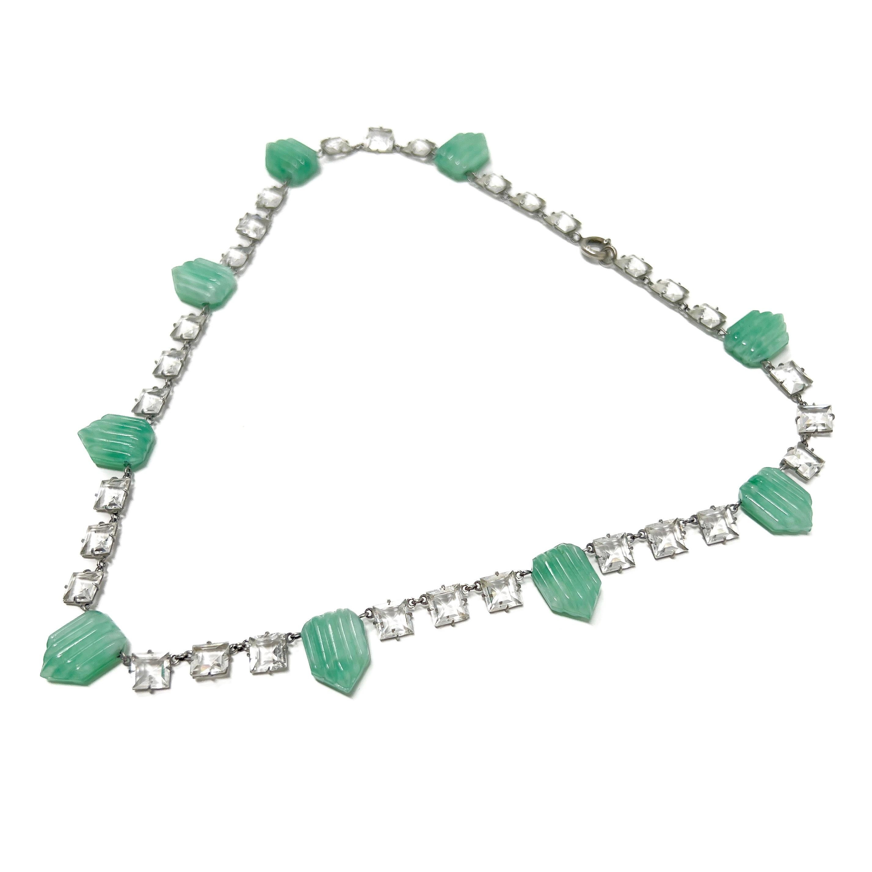 Collana vintage in cristallo e vetro verde Art Déco 1920 ca. in vendita 1