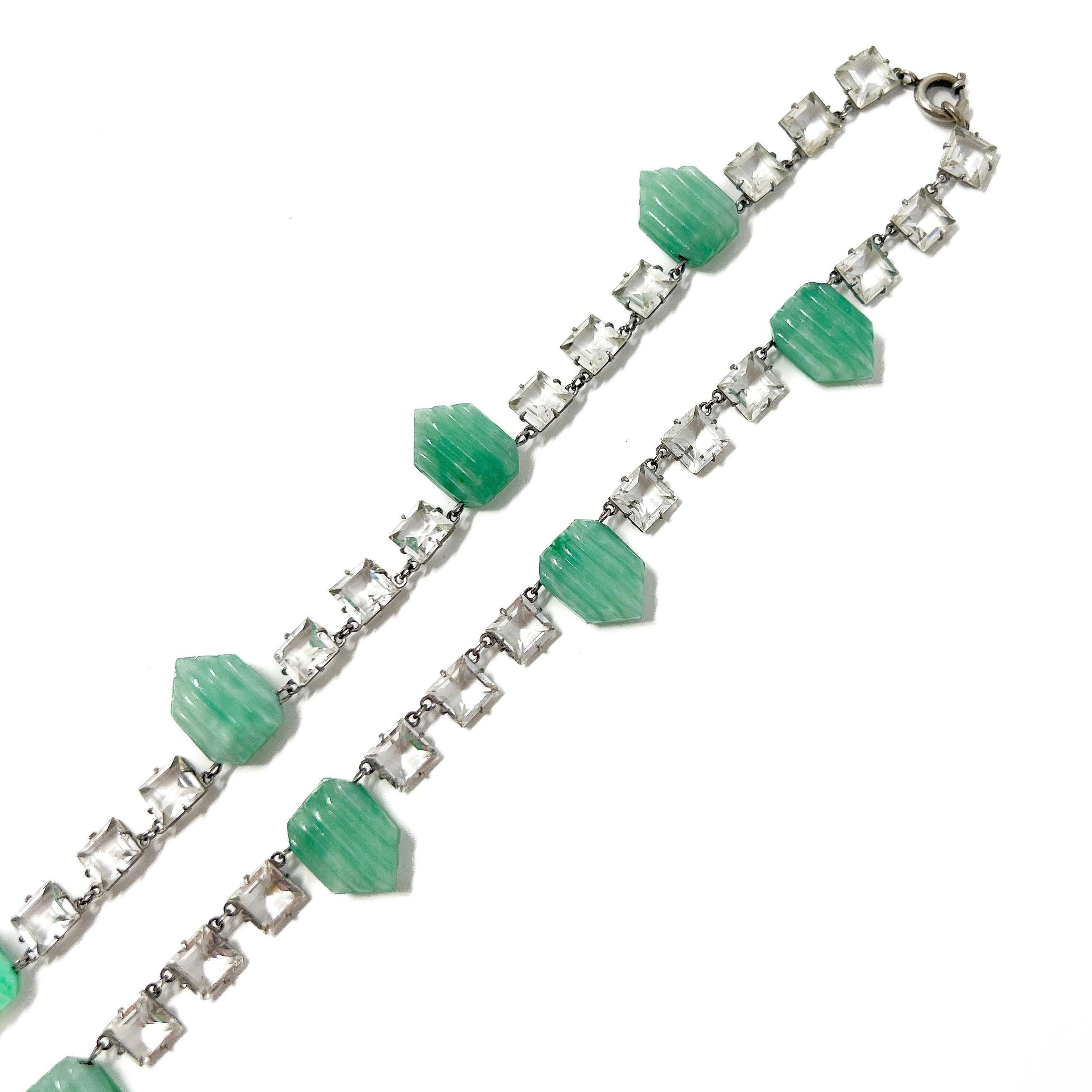 Collana vintage in cristallo e vetro verde Art Déco 1920 ca. in vendita 3