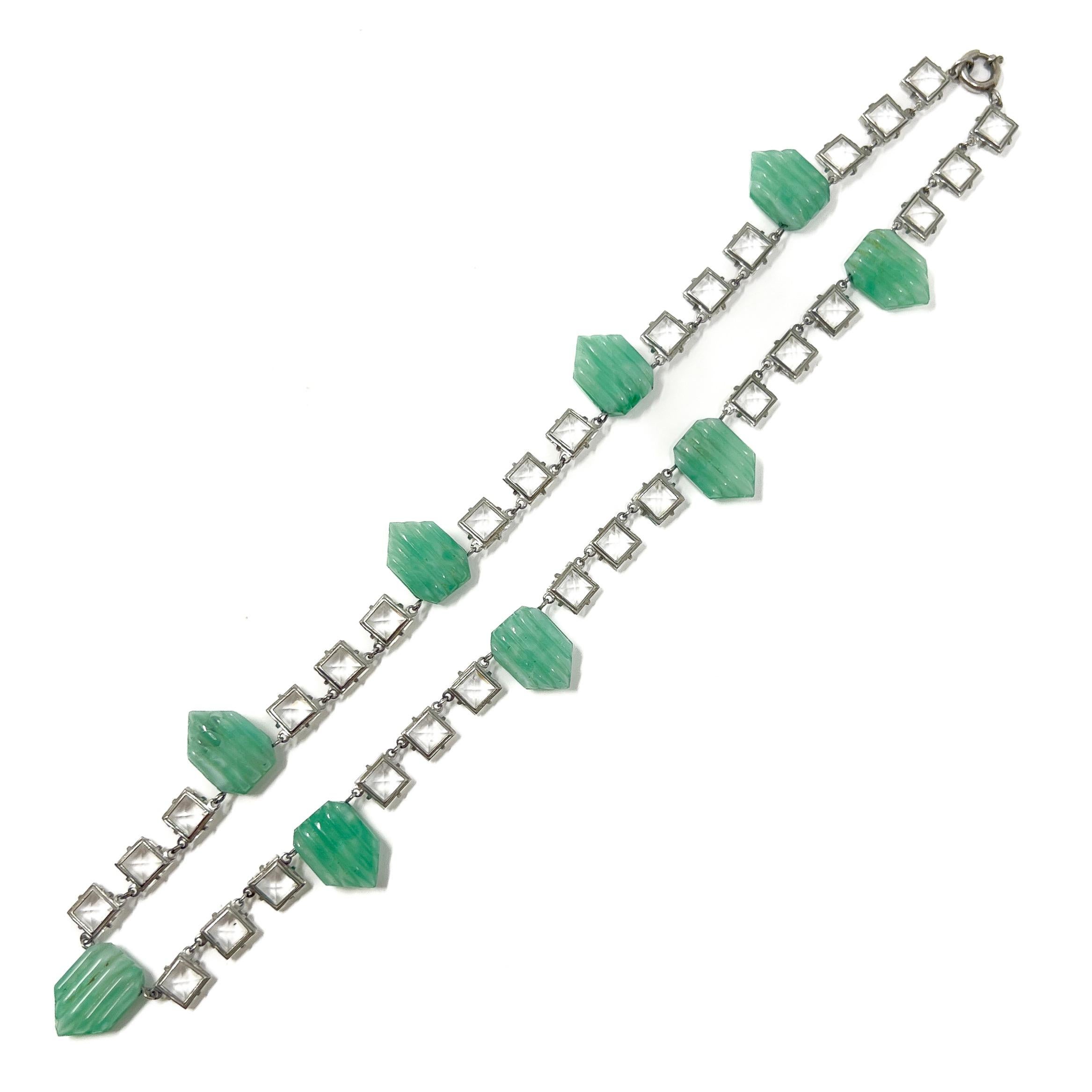 Collana vintage in cristallo e vetro verde Art Déco 1920 ca. in vendita 4
