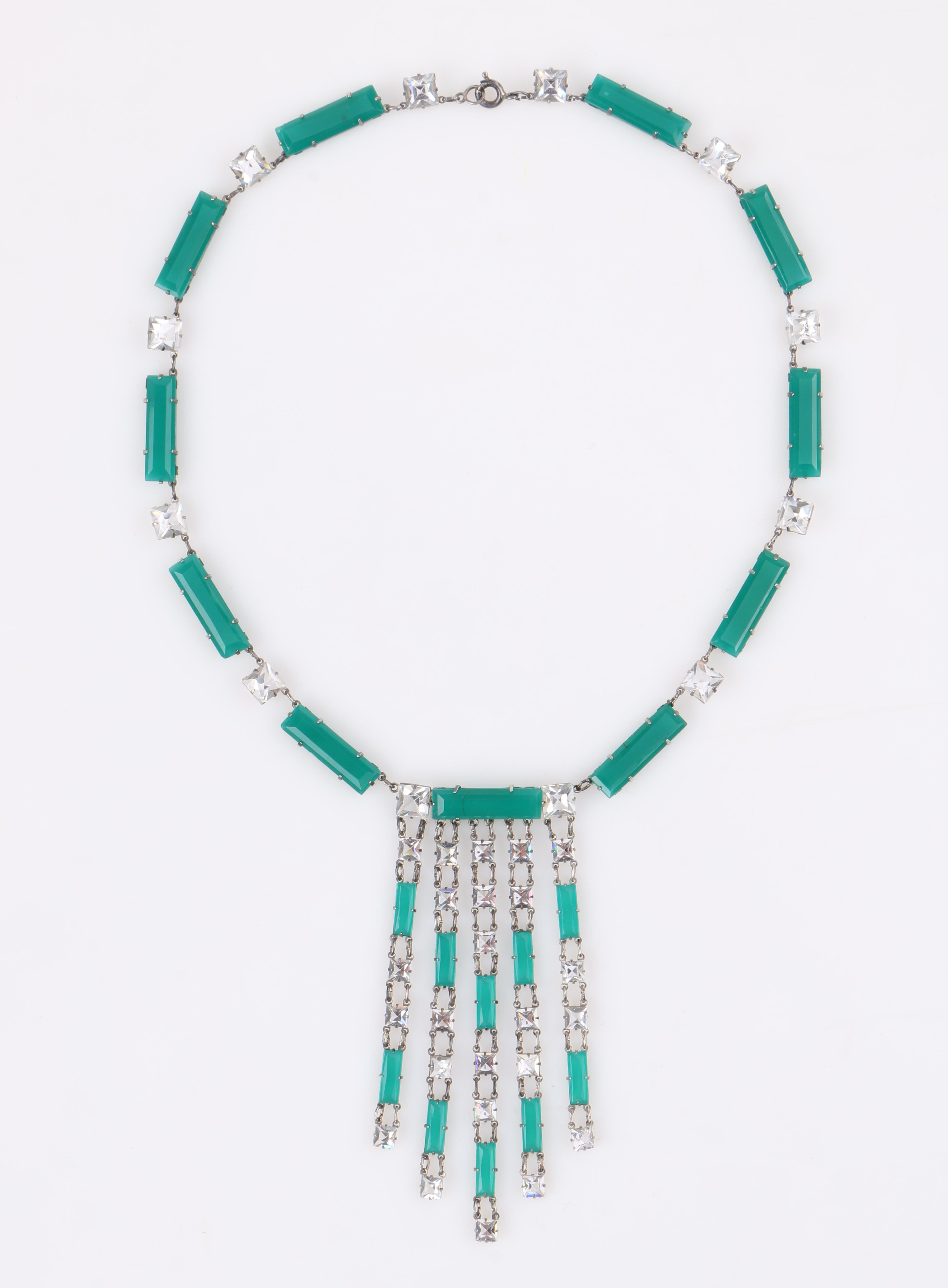 ART DECO ca. 1920er Jahre Halskette mit Anhänger aus Sterlingsilber mit Smaragd und klarem Glas im Zustand „Gut“ im Angebot in Thiensville, WI