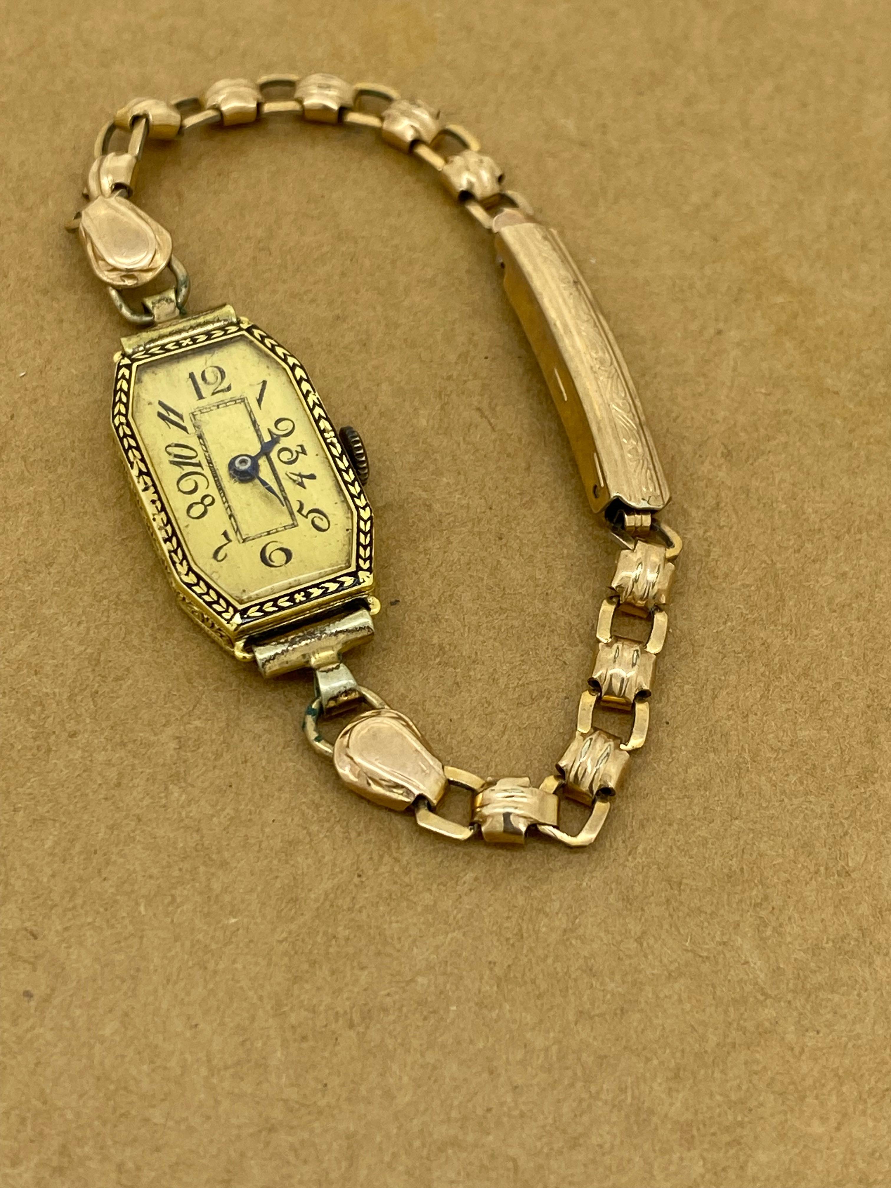 This ladies' cocktail watch is Swiss made, 
from Art-Deco period, 
yet it's in beautiful vintage condition & 
in excellent working order.

It features: 

Finely engraved (to the back & from sides) 
tonneau (barrel) shaped hinged English made Case,