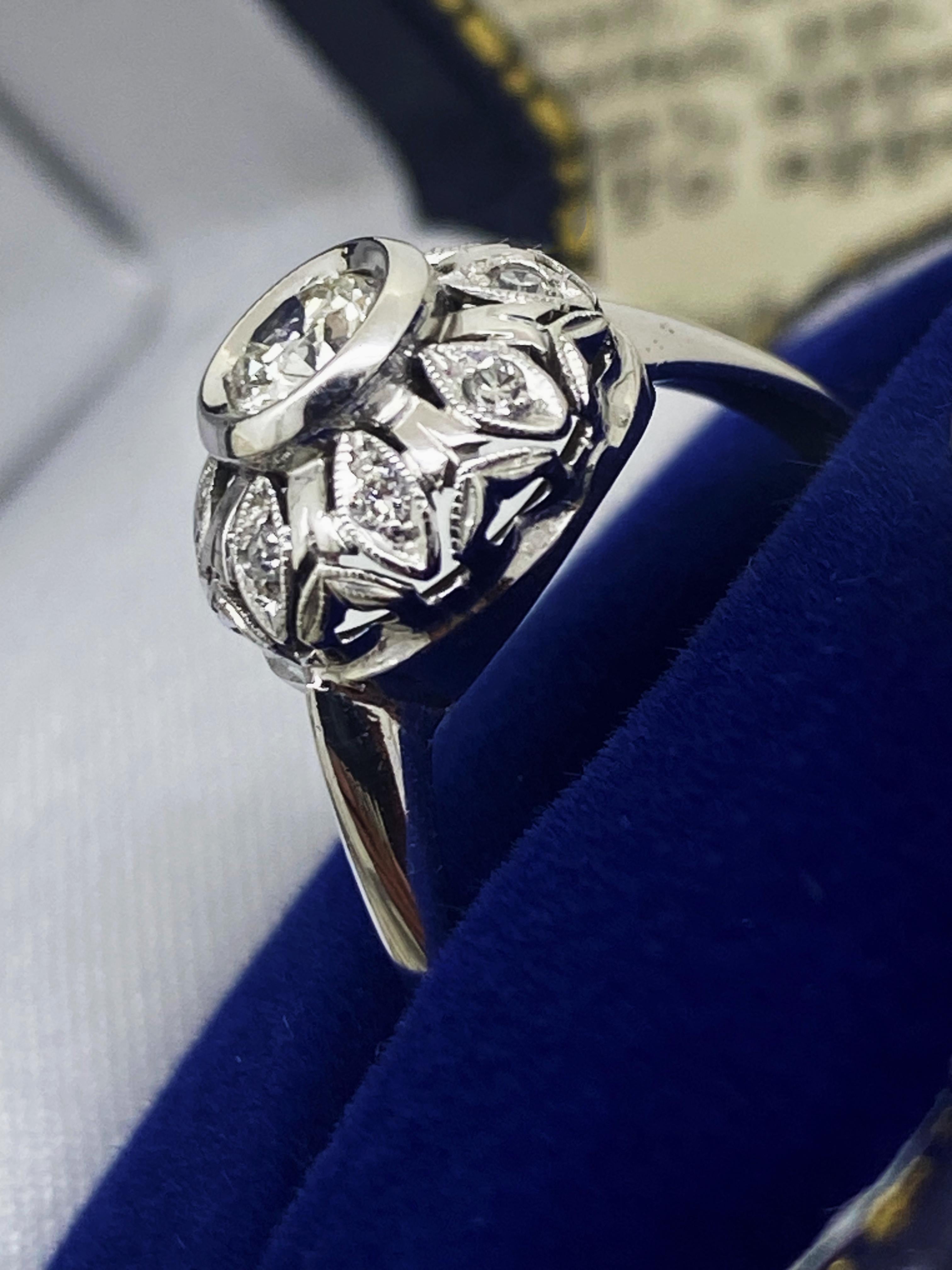 Art-Deco c1930's 18K Weißgold & 0,35ct Old-European Cut Diamond Cluster Ring im Angebot 1