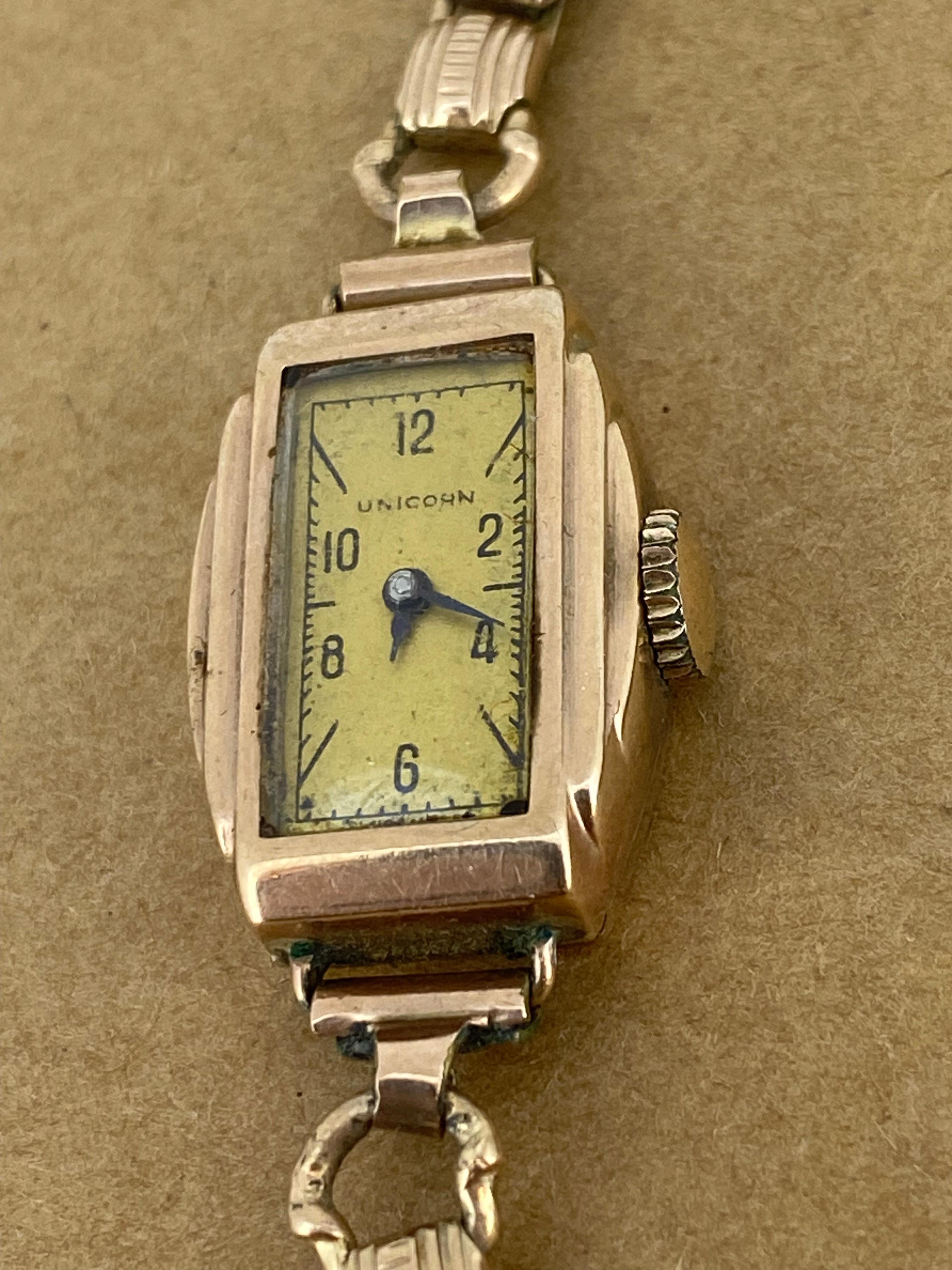 Reloj de cóctel Art-Deco c1930's Tonneau Swiss Unicorn de oro rosa de 9 quilates para señora Art Decó en venta