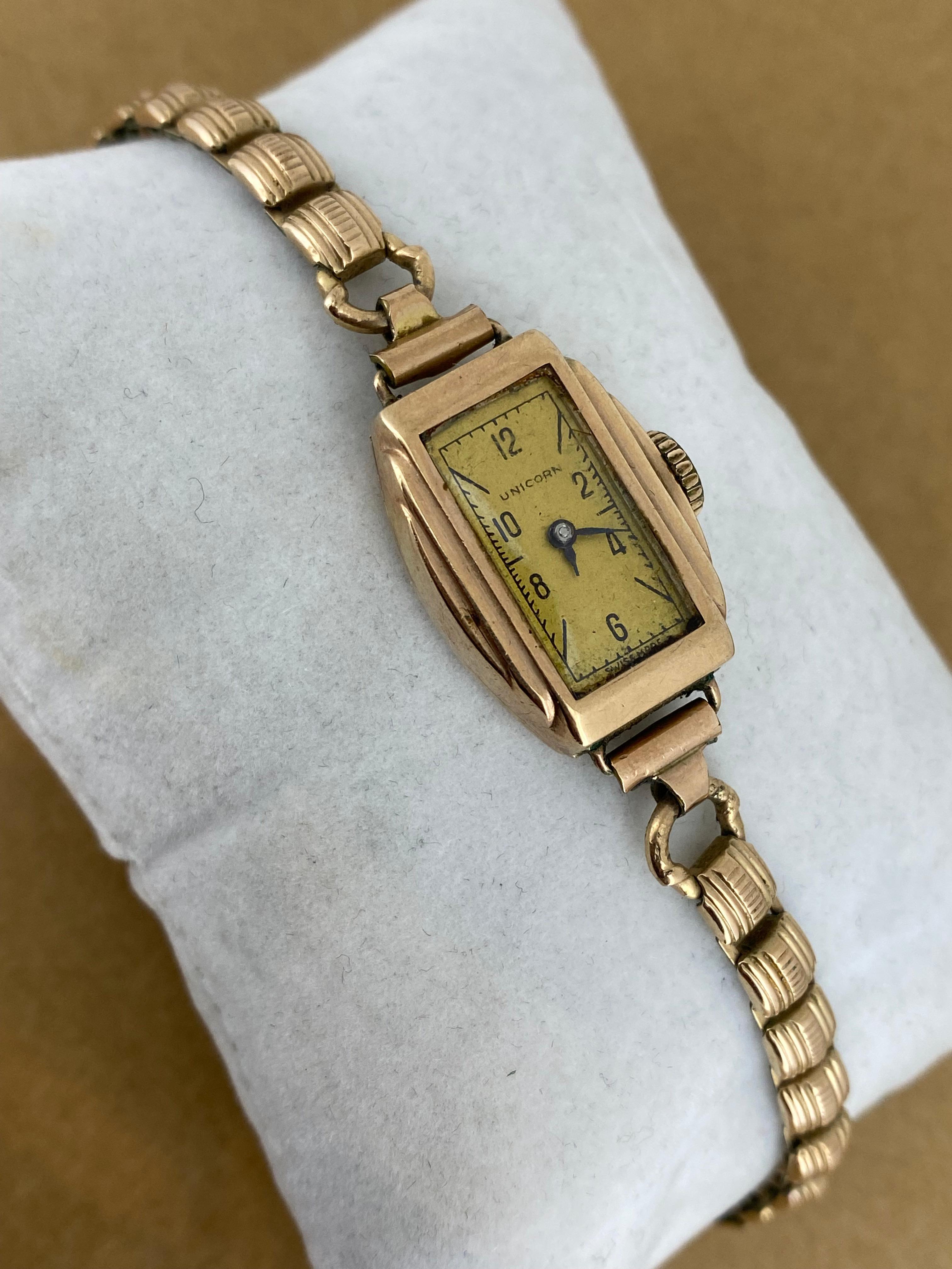 Reloj de cóctel Art-Deco c1930's Tonneau Swiss Unicorn de oro rosa de 9 quilates para señora en Excelente estado para la venta en MELBOURNE, AU