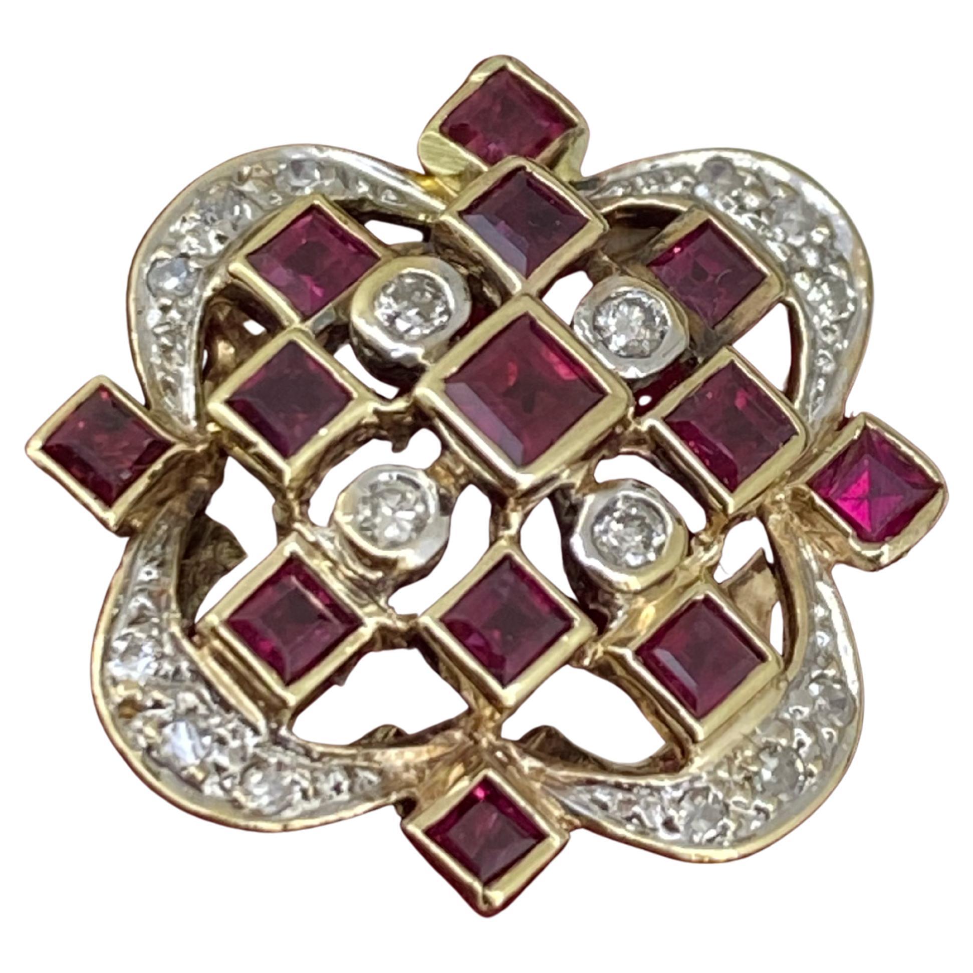 Art-Deco c1937 Englischer Cluster-Ring aus 9 Karat Gelbgold mit Rubin im Kaliberschliff und Diamanten im Kaliberschliff (Art déco)
