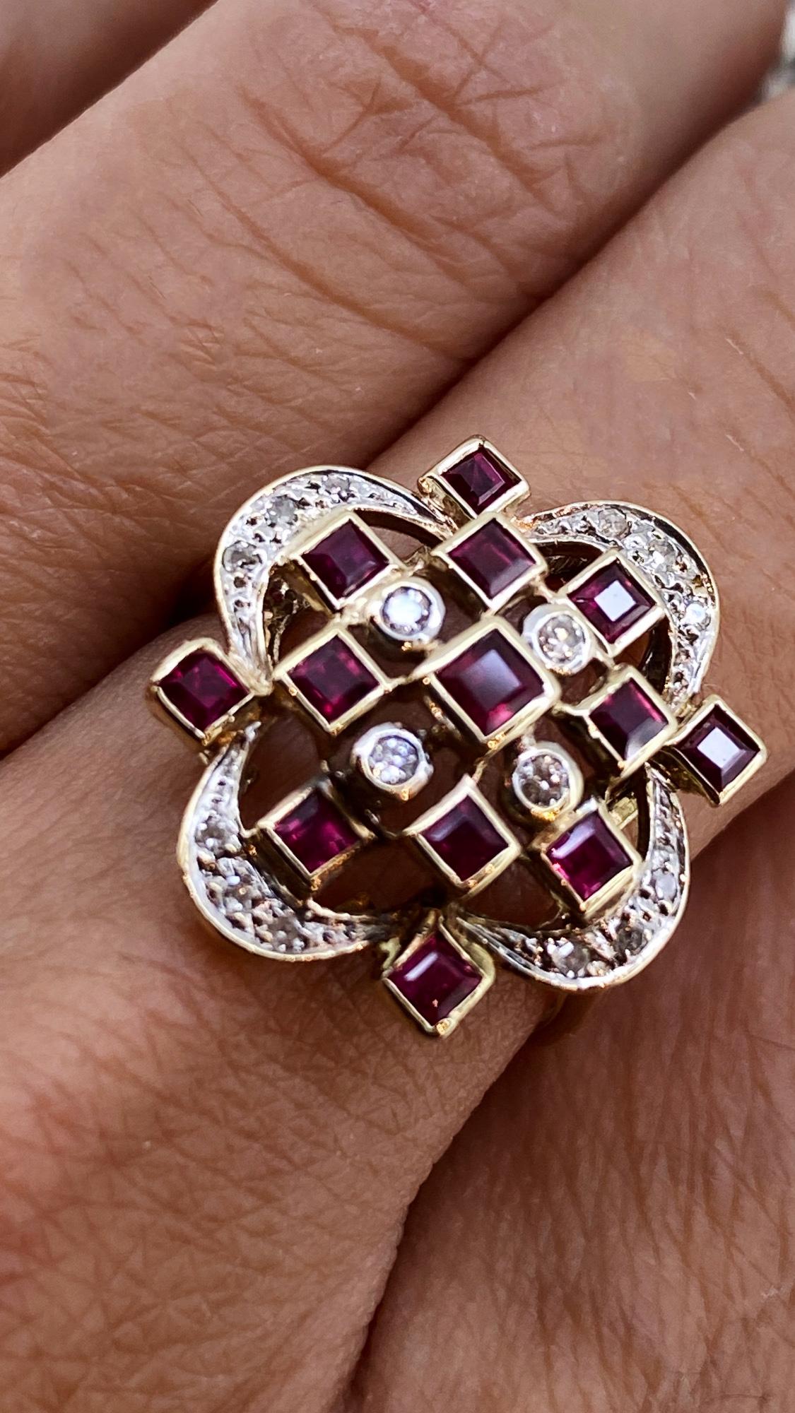 Art-Deco c1937 Englischer Cluster-Ring aus 9 Karat Gelbgold mit Rubin im Kaliberschliff und Diamanten im Kaliberschliff 1