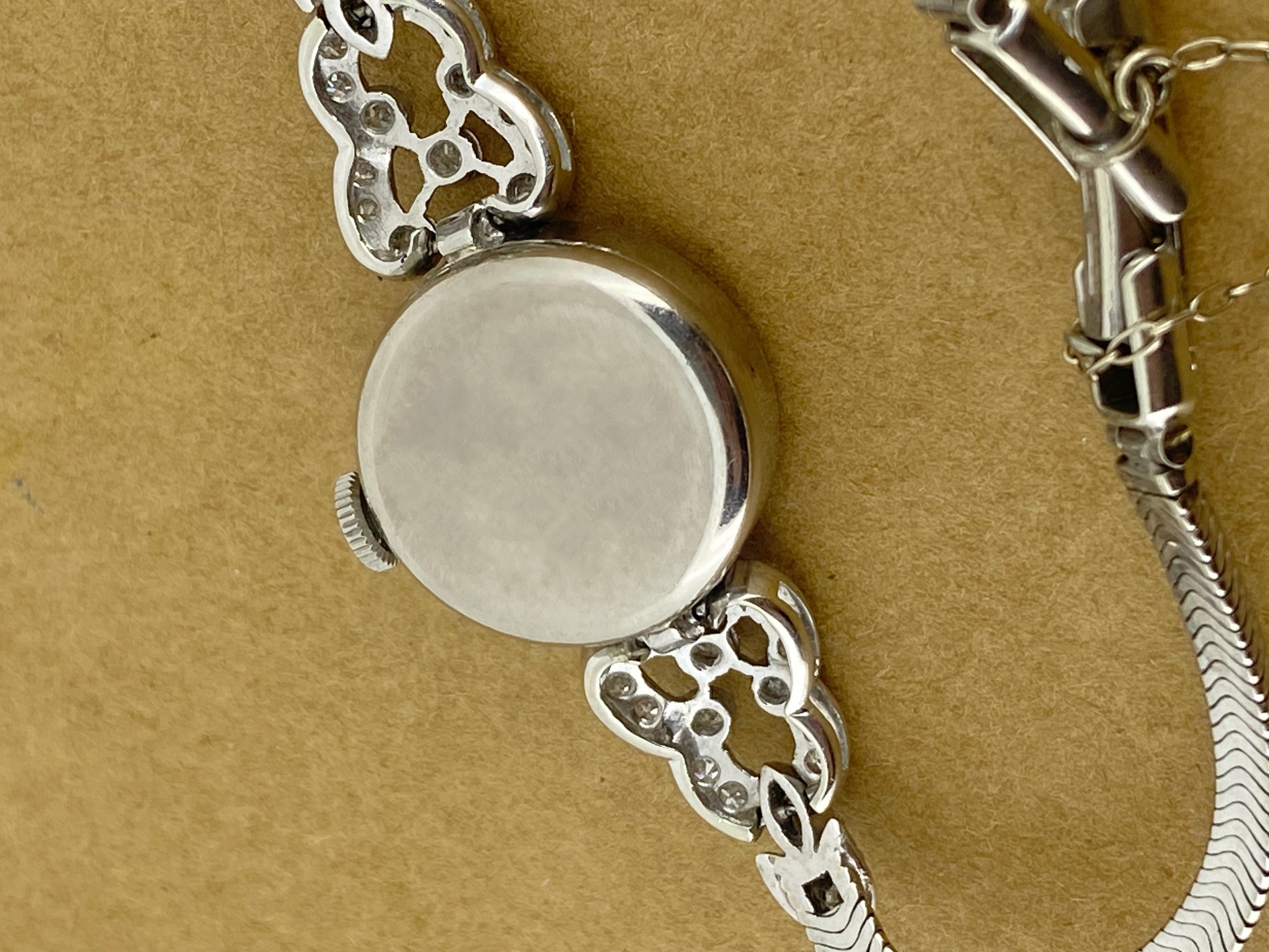 Donna Orologio da donna Art-Deco c1947 Omega con fascia a serpente in oro 18 carati e 1,70 carati di diamanti in vendita