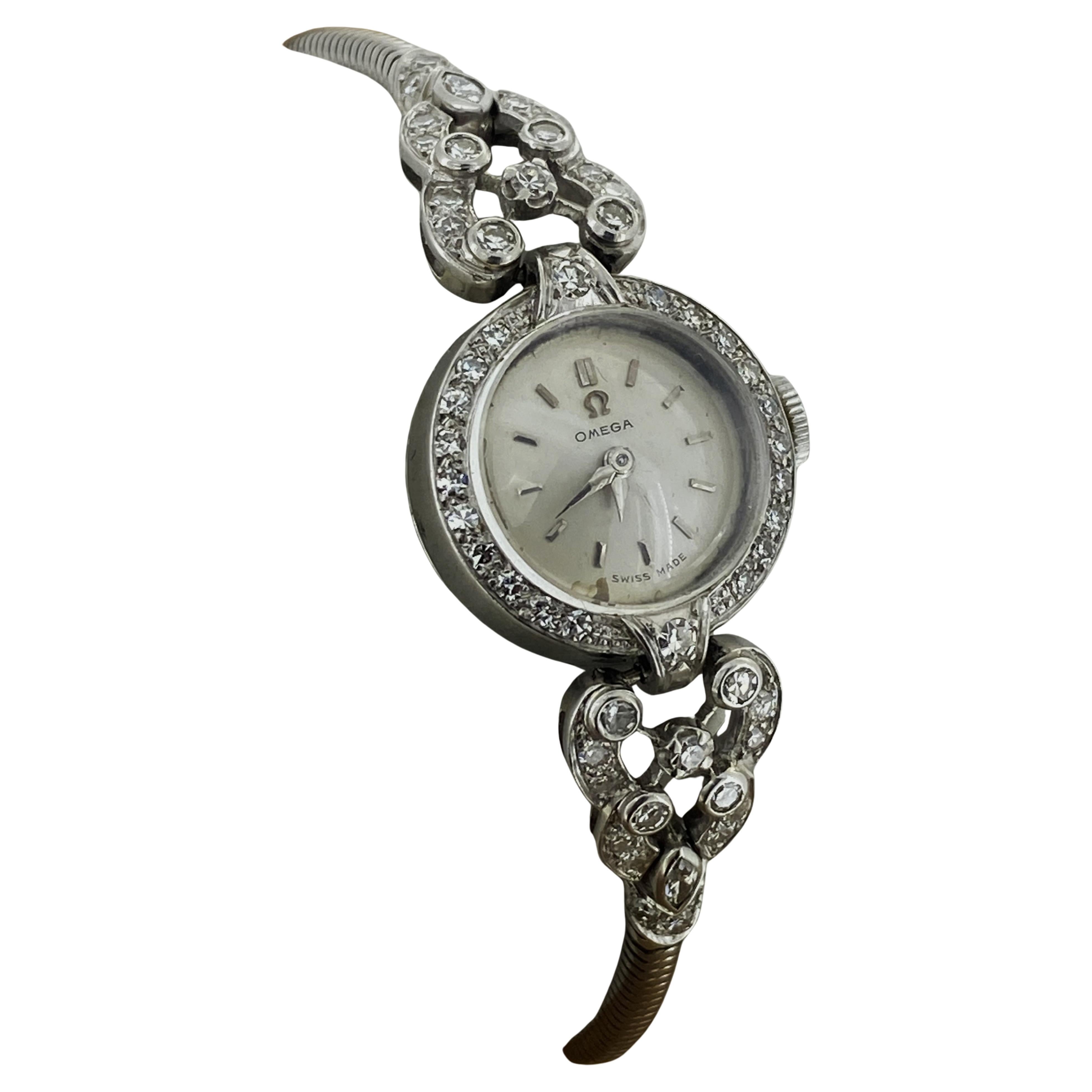 Orologio da donna Art-Deco c1947 Omega con fascia a serpente in oro 18 carati e 1,70 carati di diamanti