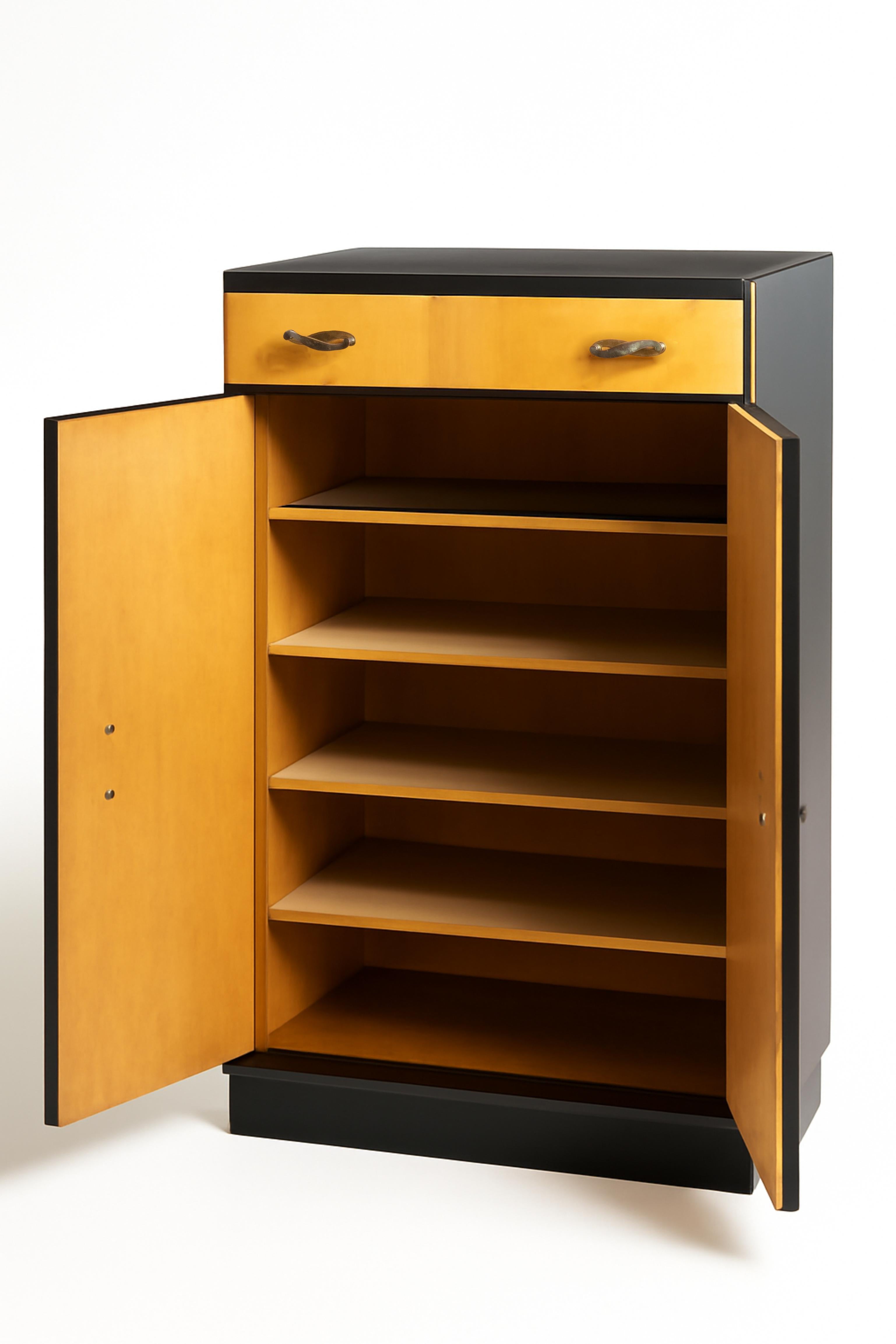 Art déco-Schrank, schwarzer Lack, Schrank, 1940er-Jahre im Angebot 1