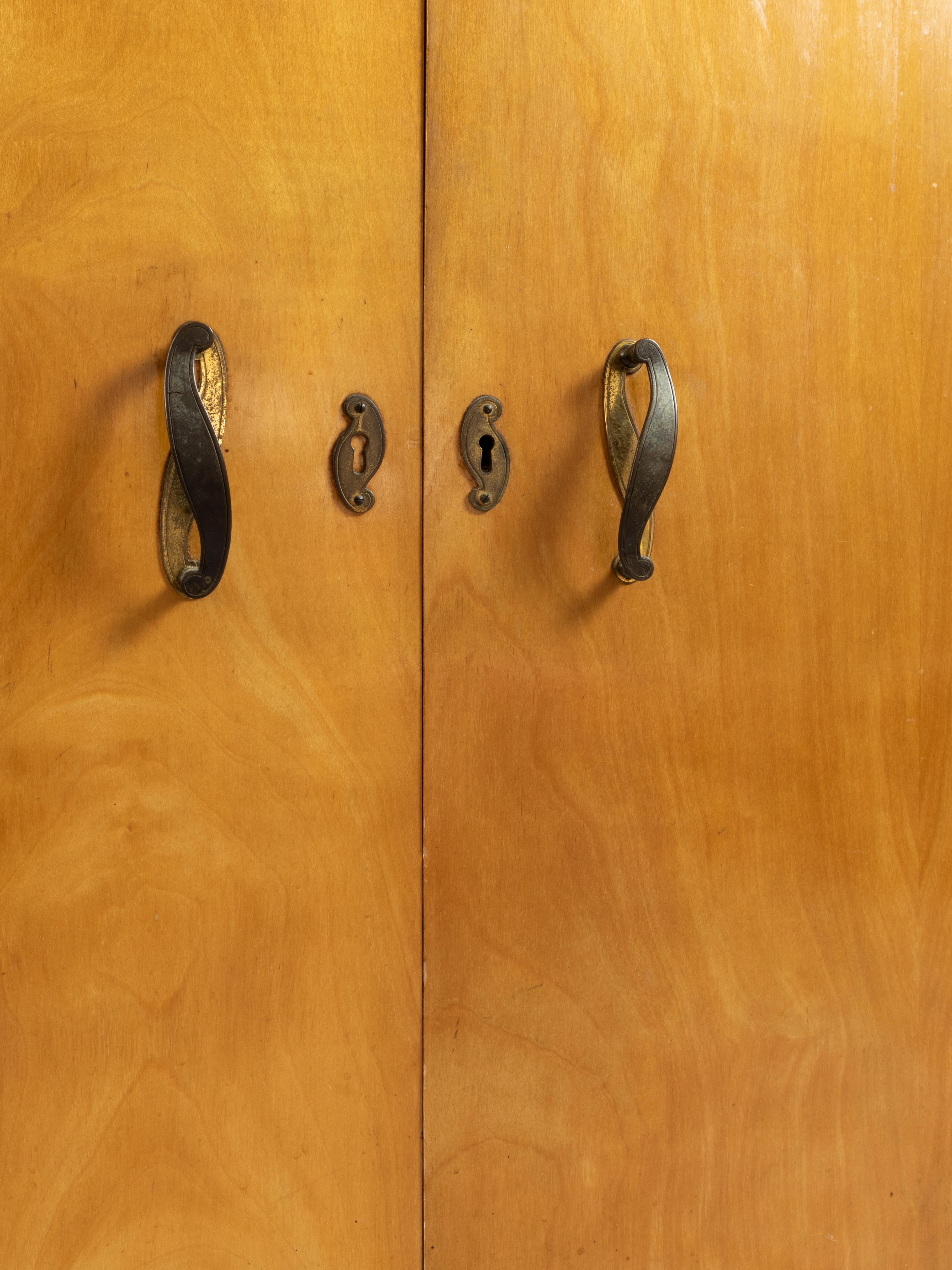 Art déco-Schrank, schwarzer Lack, Schrank, 1940er-Jahre im Angebot 2