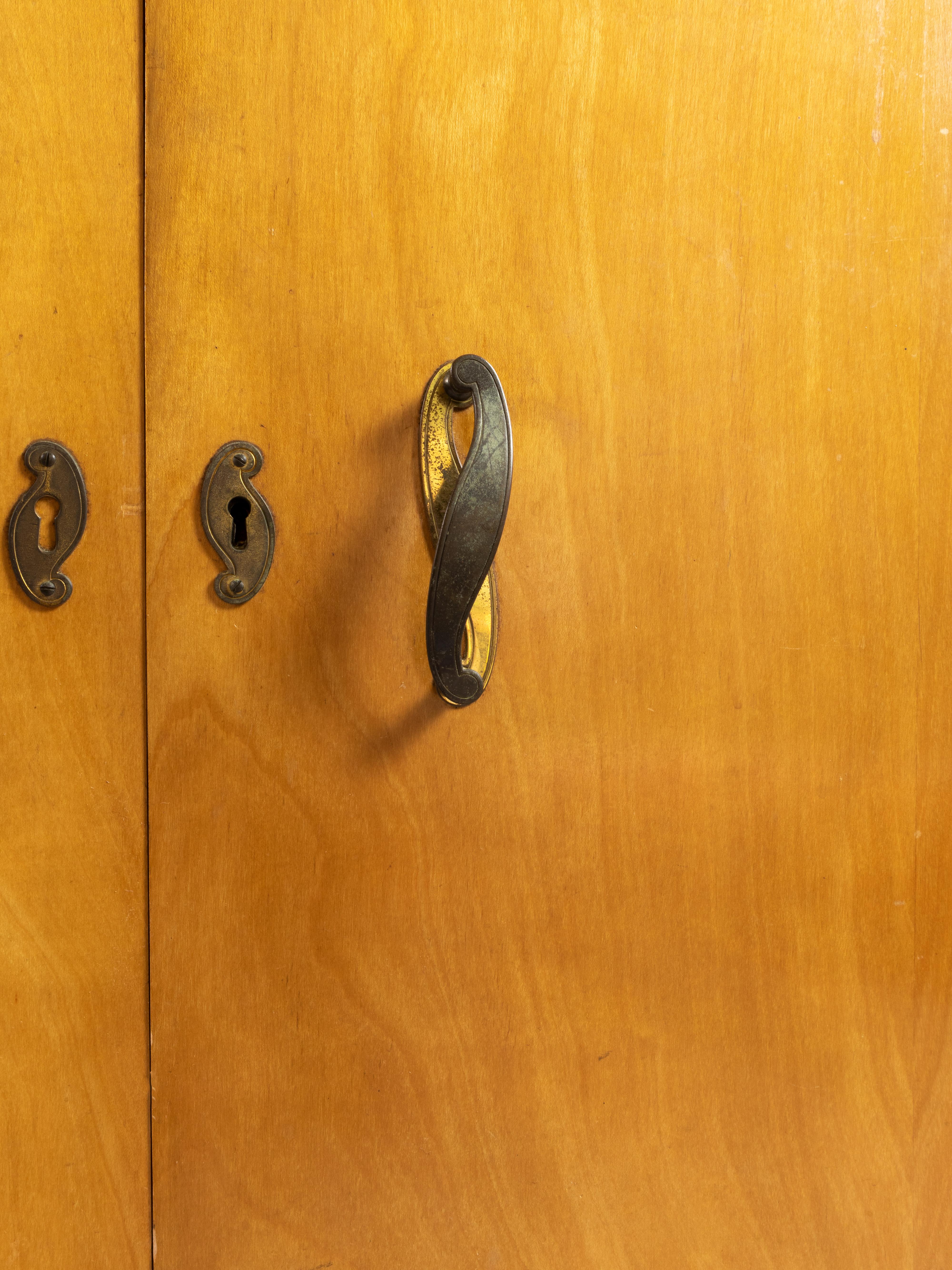 Art déco-Schrank, schwarzer Lack, Schrank, 1940er-Jahre im Angebot 3