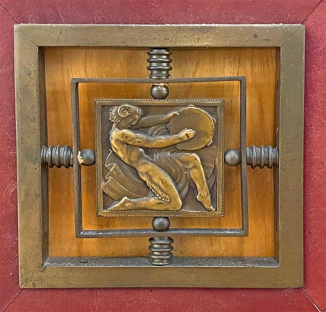 Milieu du XXe siècle Meuble de rangement Art déco en cuir rouge foncé, France, avec montures en bronze de Renard en vente