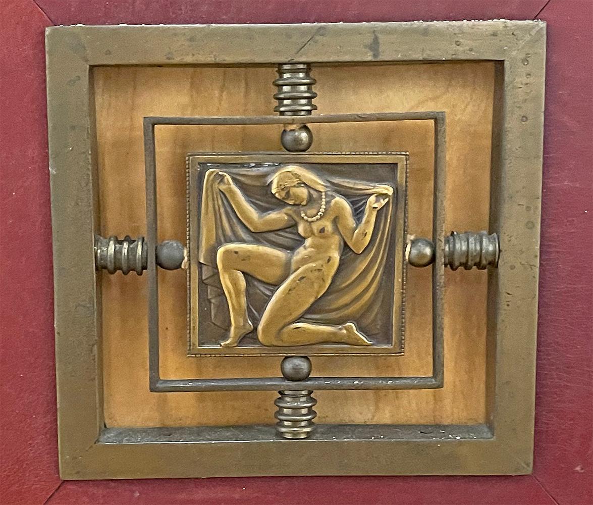 Pelle Mobile Art Déco in pelle rossa, Francia, con supporti in bronzo di Renard in vendita