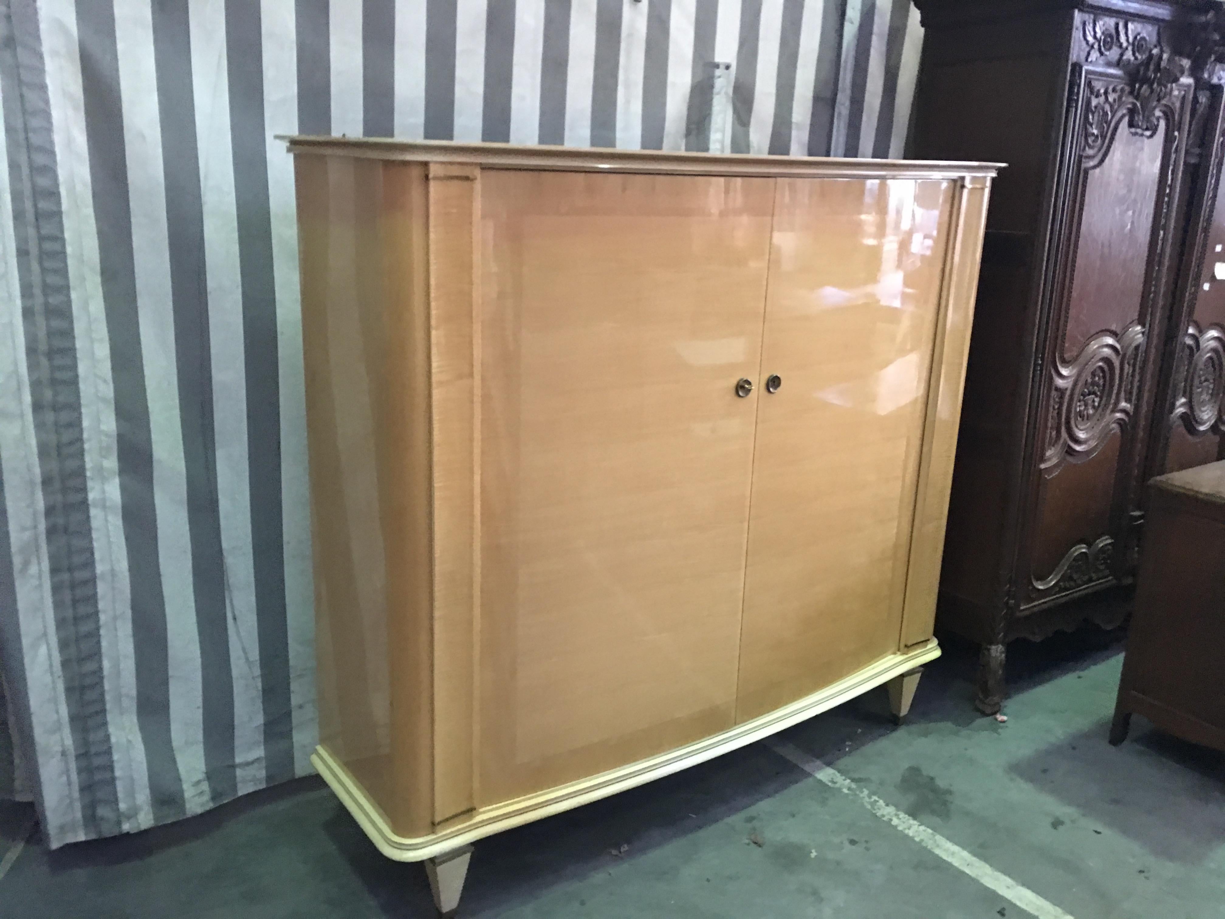 French Art Deco Cabinet in Sycamore Veneer, circa 1940 For Sale