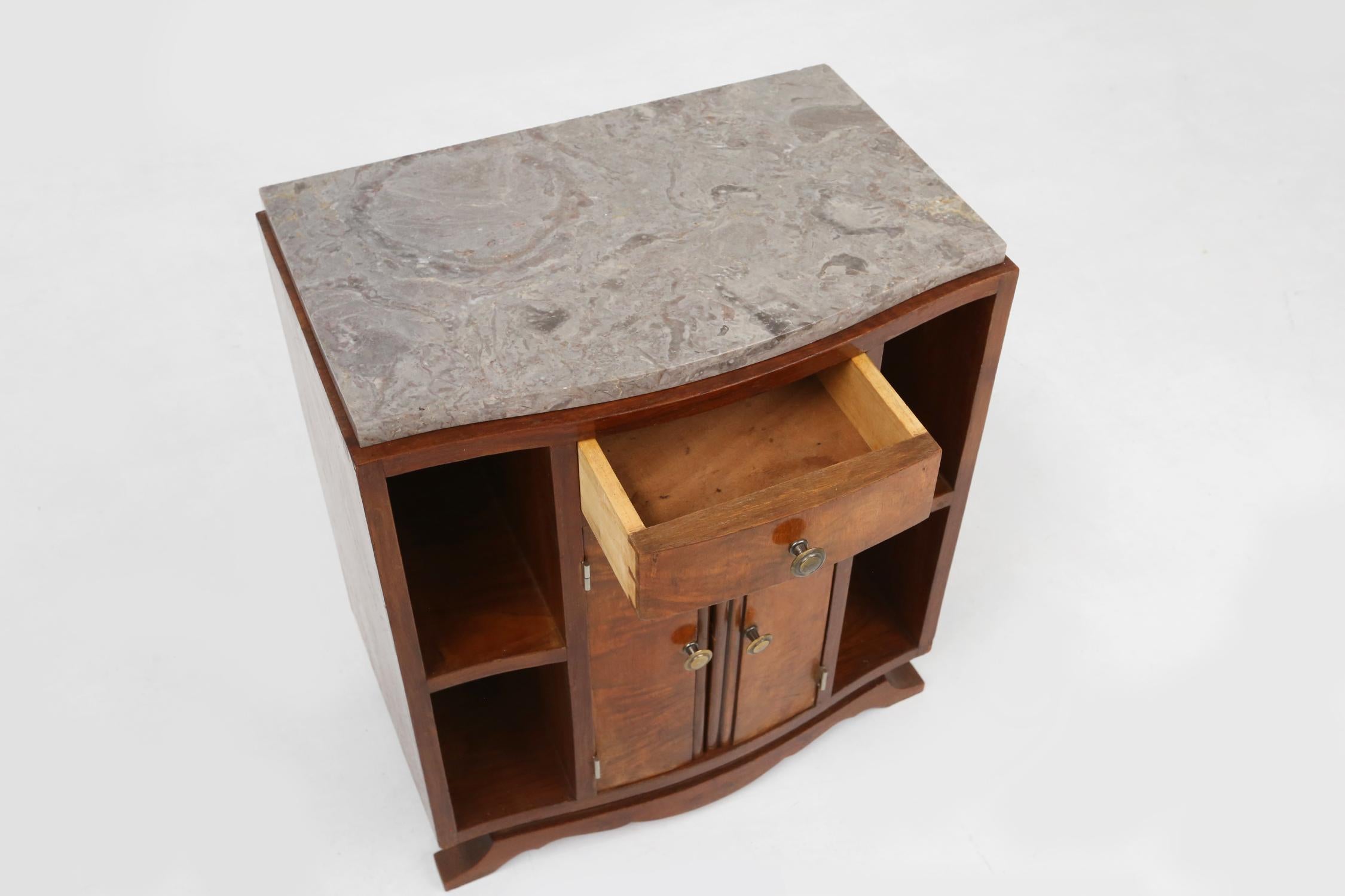 Français Meuble de rangement Art déco en bois avec plateau en marbre, France, vers 1930 en vente