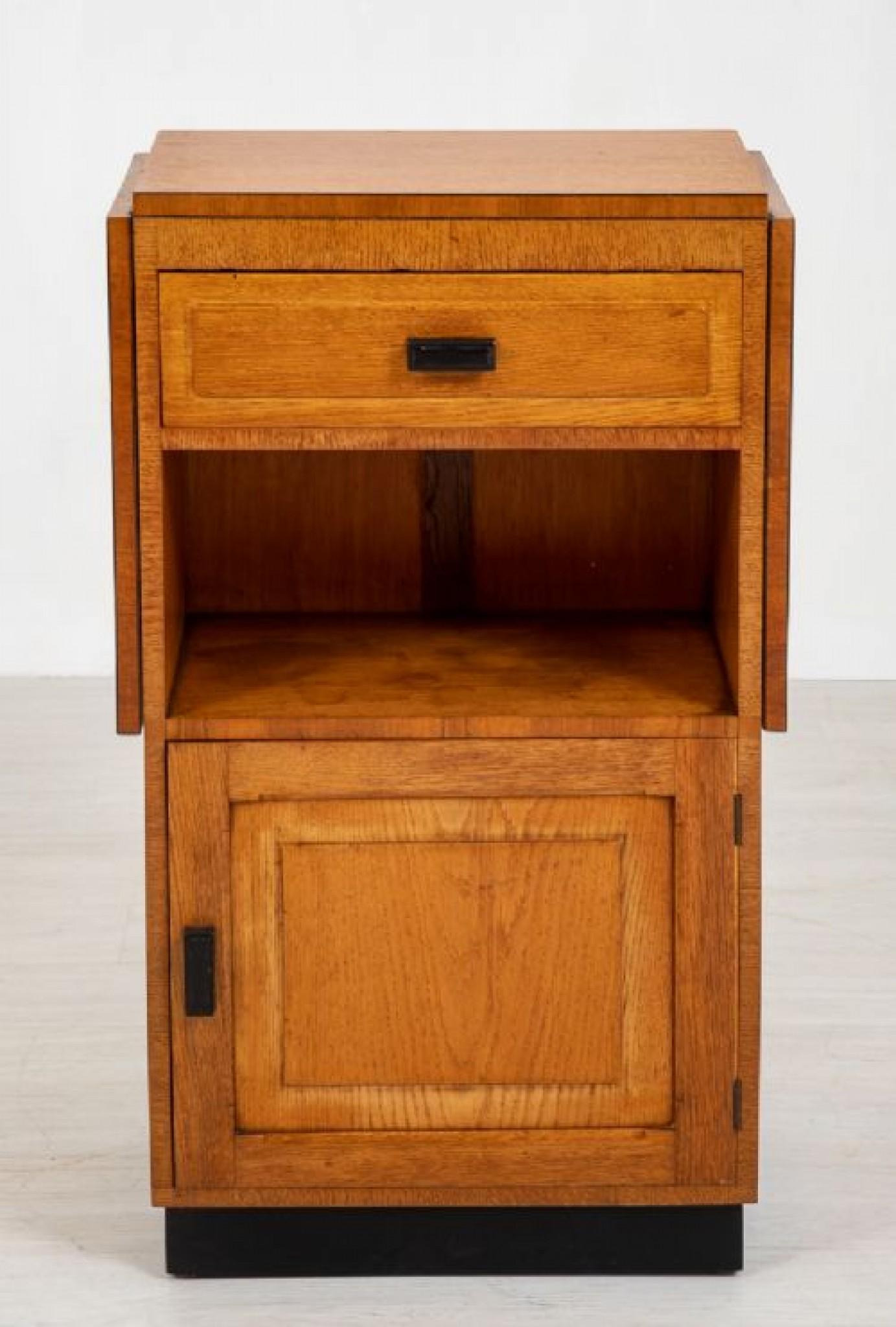 Art Deco Cabinet, Vintage 1930 Oak Side Table Chest In Good Condition In Potters Bar, GB