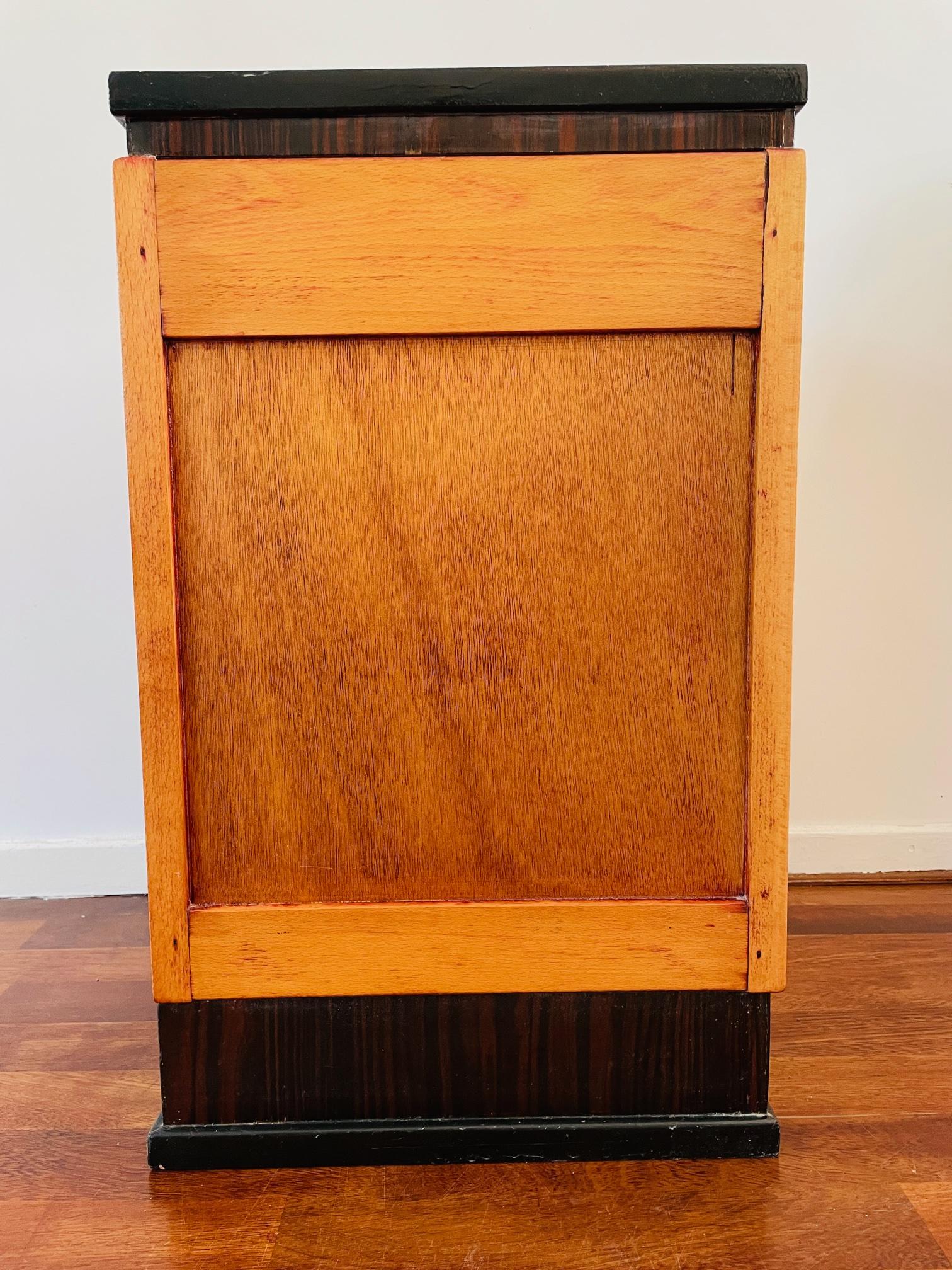 Cabinet Art Déco, meuble vintage des années 1930. Meuble de rangement en bois Art Déco style éclectique en vente 2