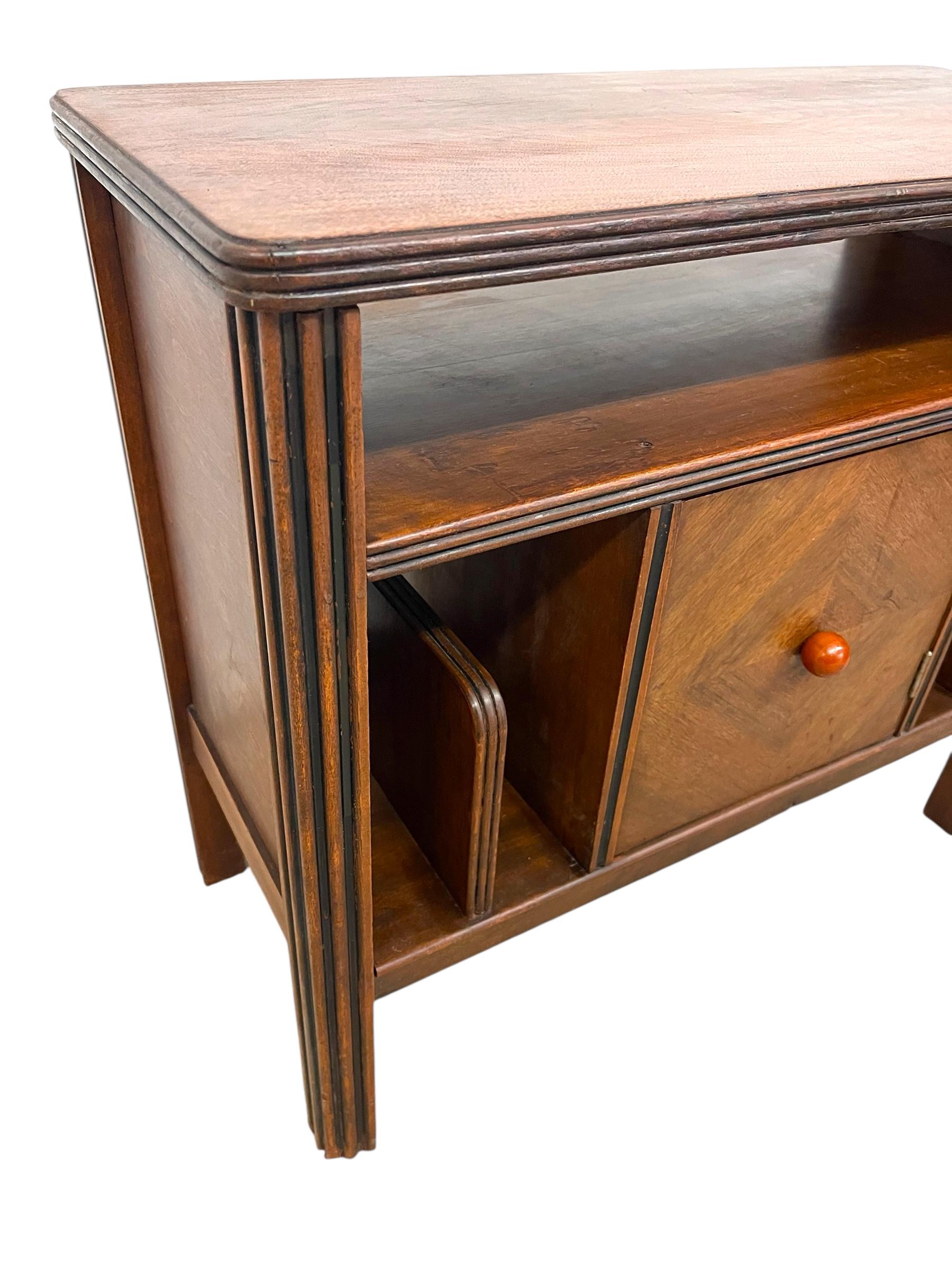 Legno Armadietto Art Deco con contenitore centrale e portariviste in vendita