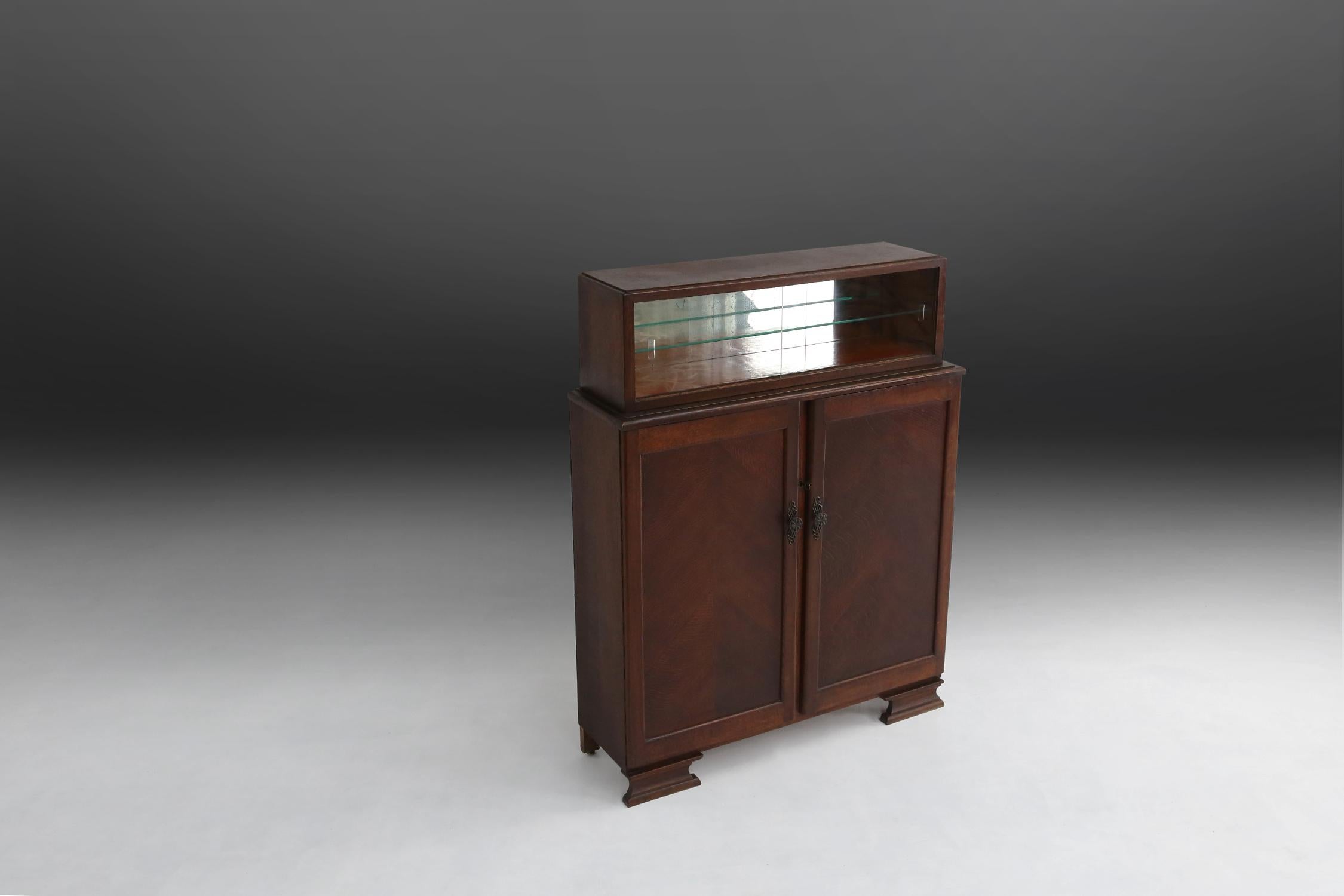 Art Deco Cabinet with Vitrine, circa 1930 In Good Condition For Sale In Meulebeke, BE