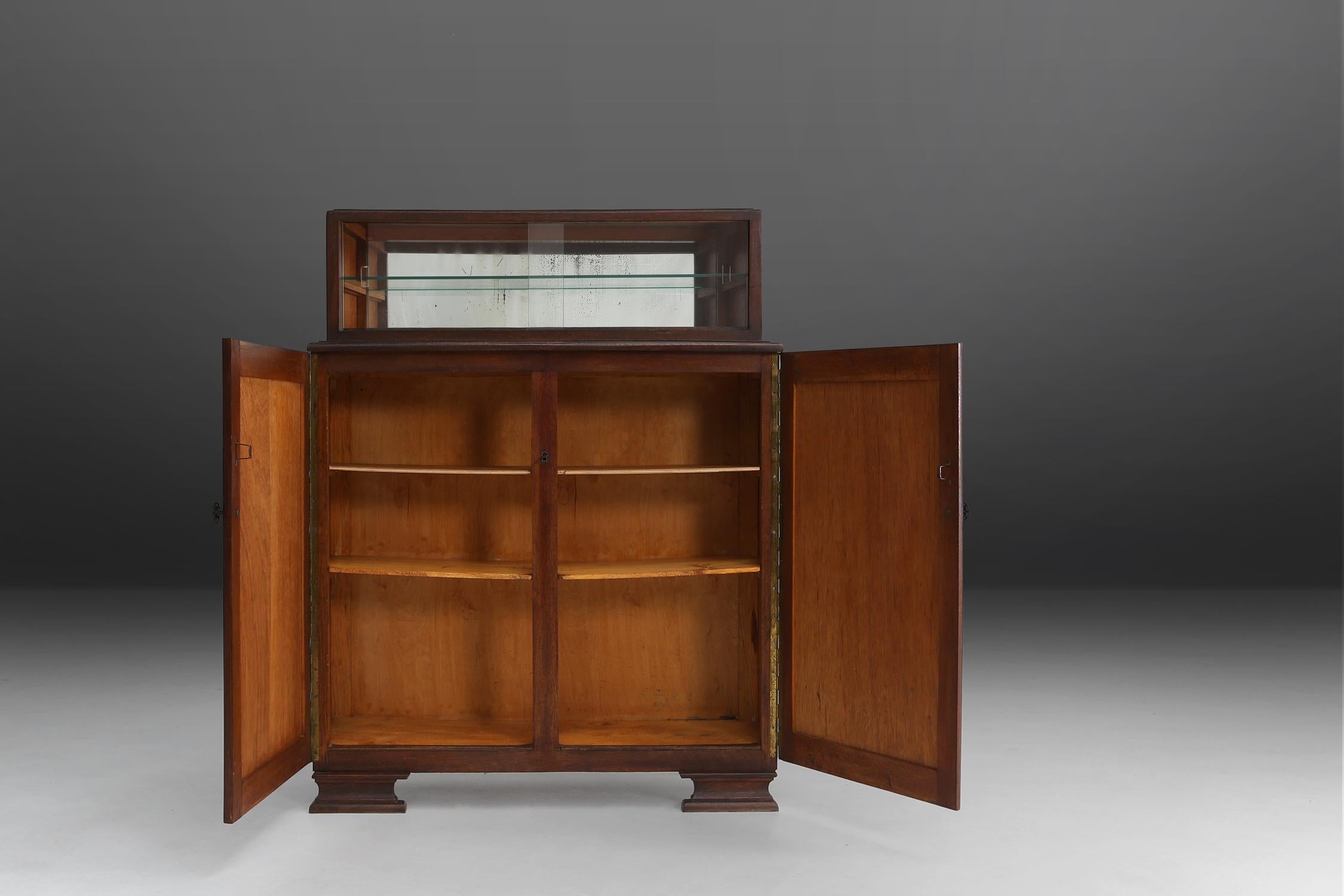 Art Deco Cabinet with Vitrine, circa 1930 For Sale 2