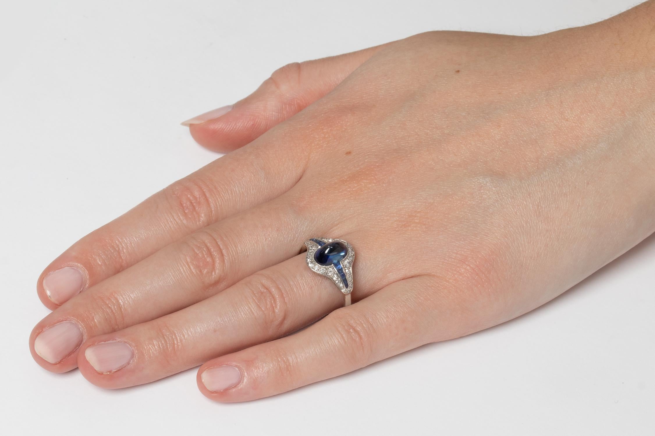 Women's or Men's Art Deco Cabochon Cut Sapphire and Diamond Cluster Ring, circa 1920s