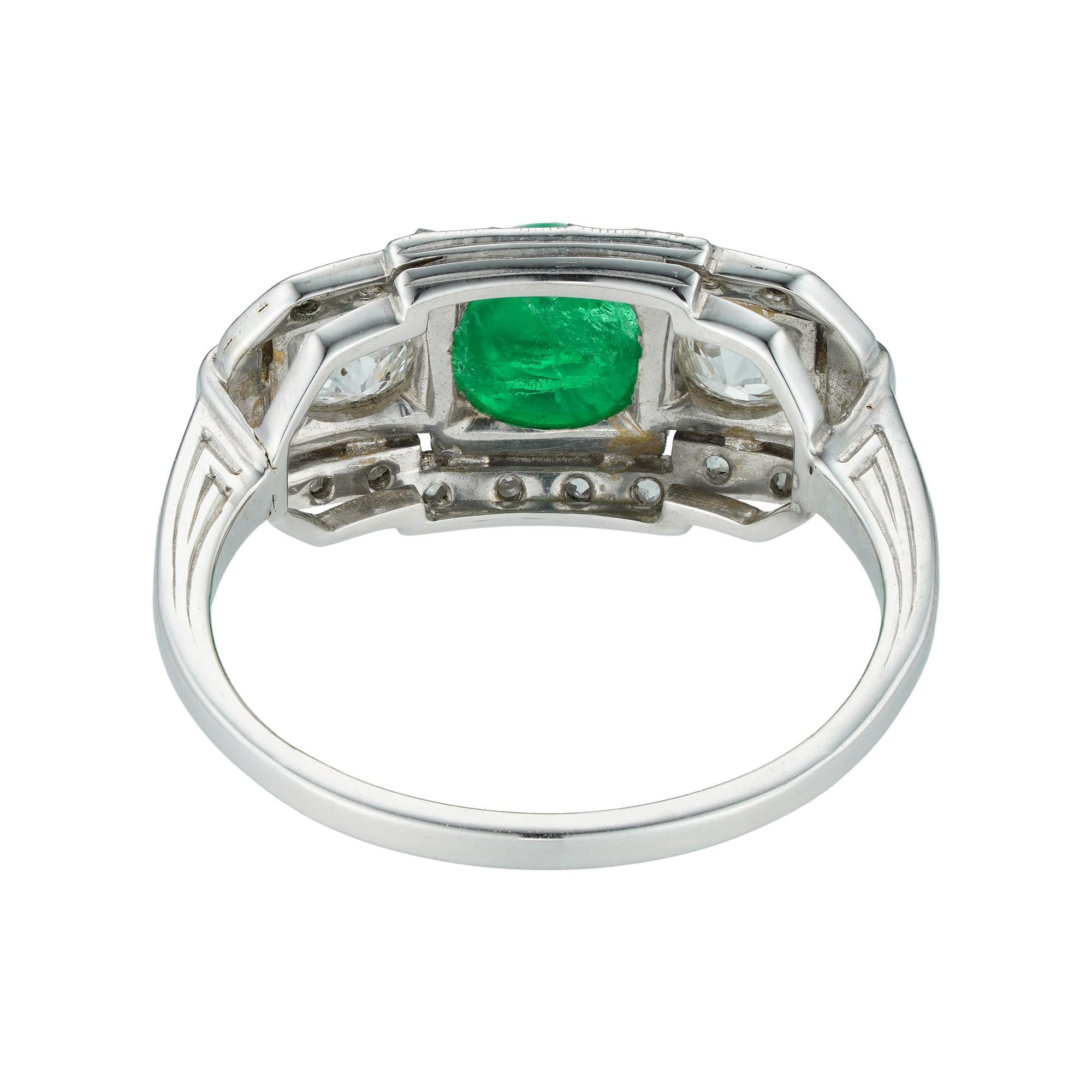 Art Deco Cabochon Emerald and Diamond Ring In Good Condition In London, GB