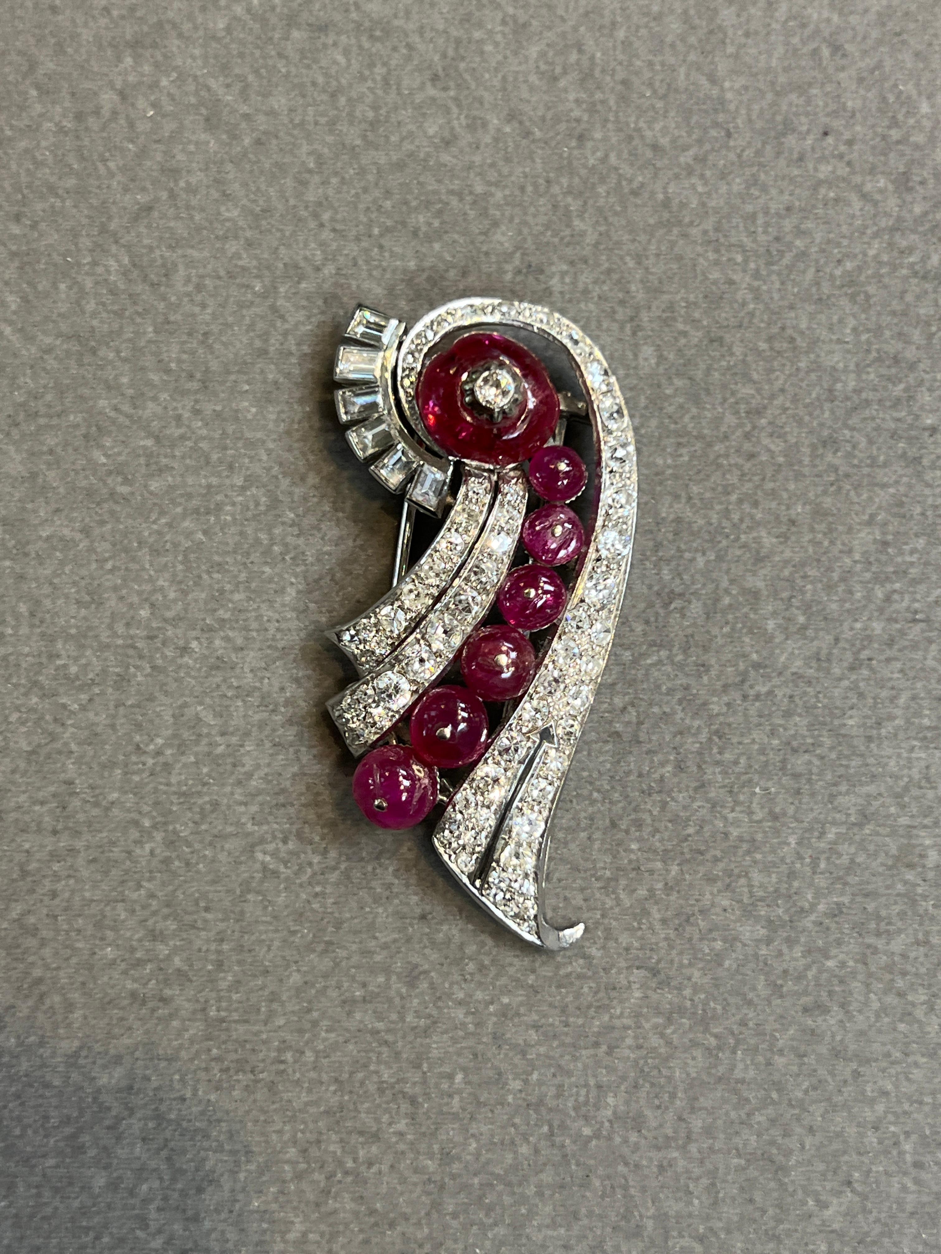 Art Deco Cabochon Ruby and Diamond Brooch In Excellent Condition For Sale In New York, NY