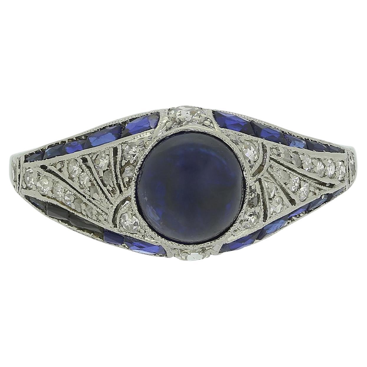 Anillo Art Decó Zafiro Cabujón y Diamantes