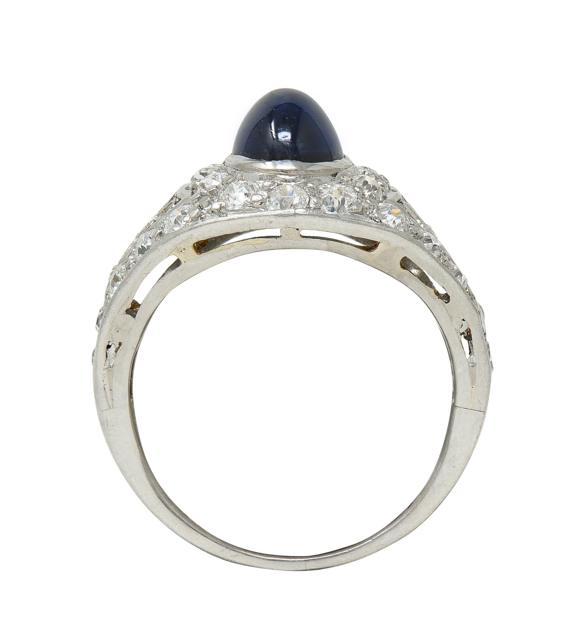 Taille cabochon Art Deco Cabochon Saphir Diamond Platinum Vintage Scrolling Bombé Ring en vente