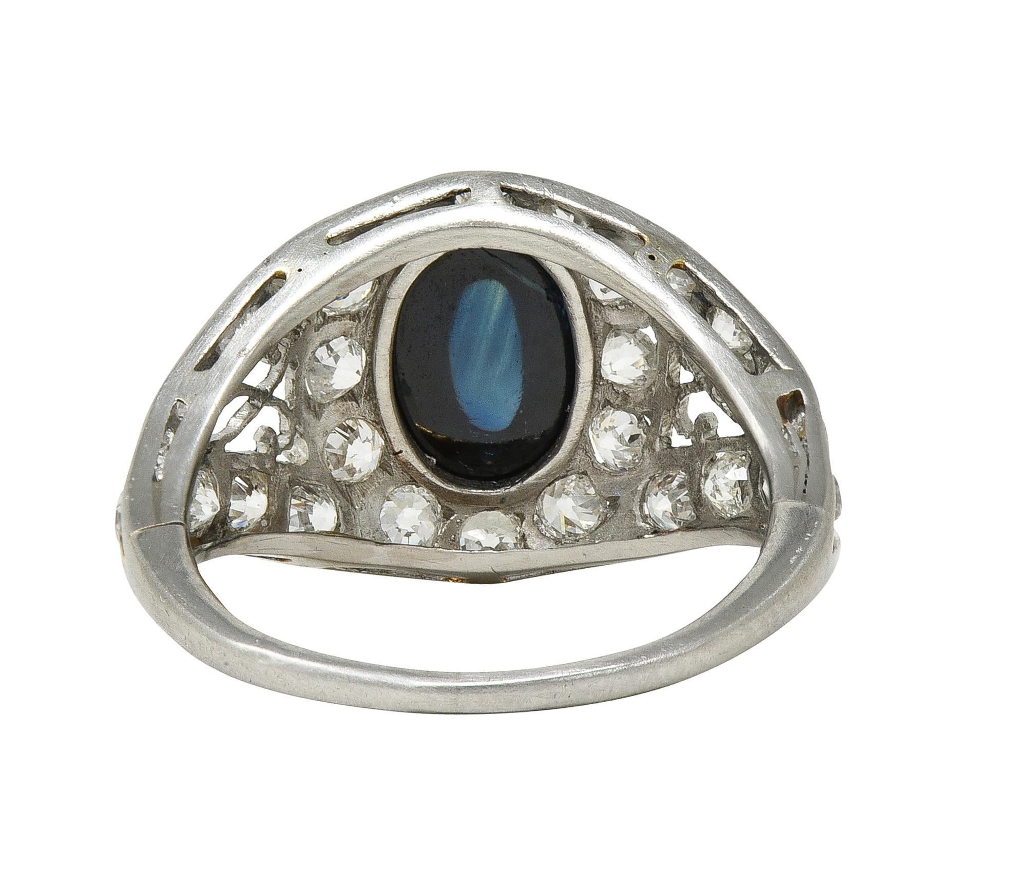 Art Deco Cabochon Saphir Diamond Platinum Vintage Scrolling Bombé Ring Excellent état - En vente à Philadelphia, PA