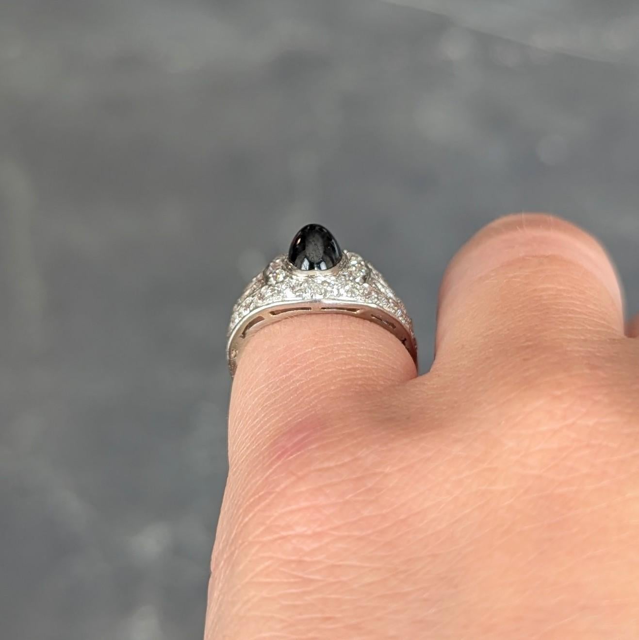 Art Deco Cabochon Saphir Diamond Platinum Vintage Scrolling Bombé Ring en vente 2