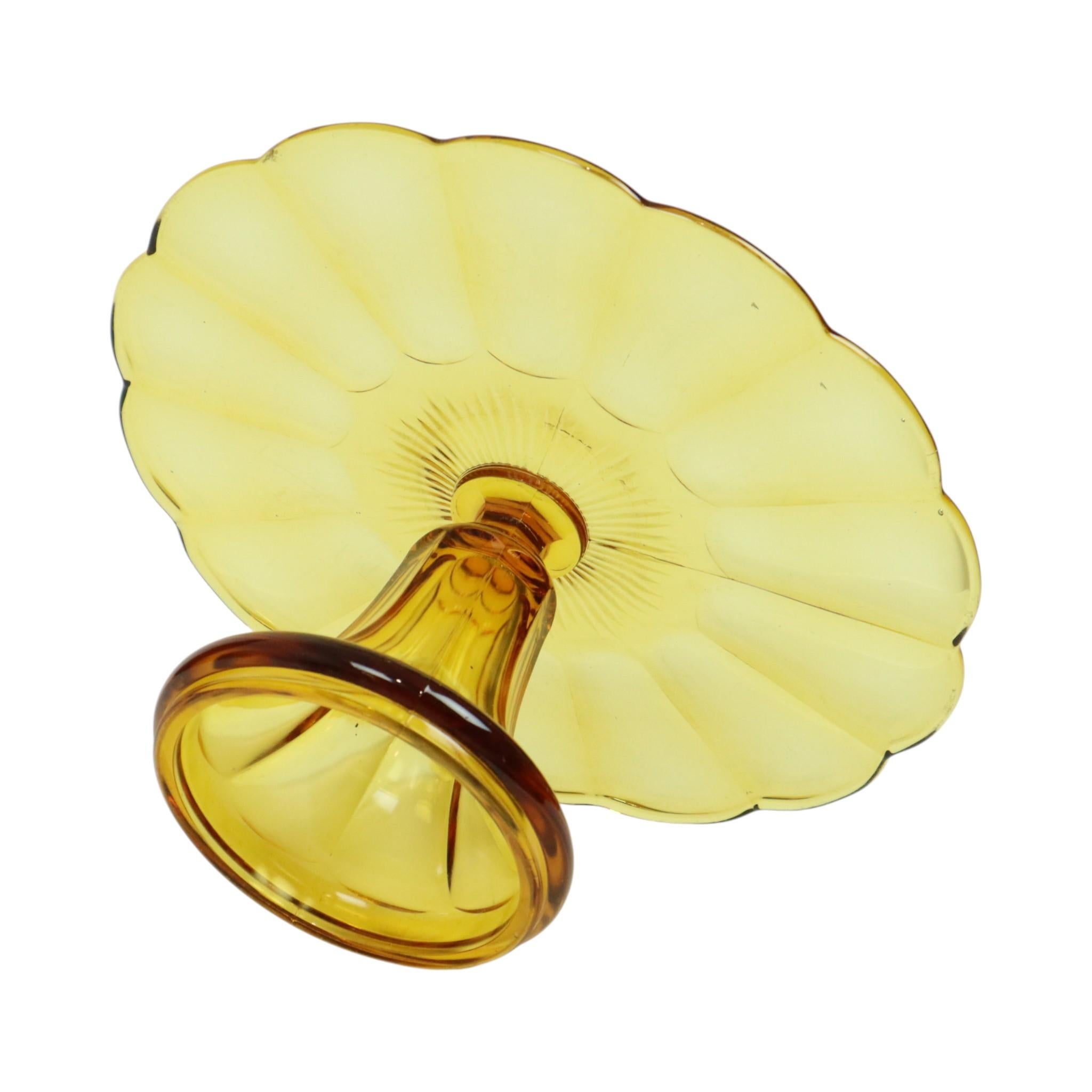 Art Deco Tortenständer Standard Bernstein Luxval 1935 VSL im Zustand „Gut“ im Angebot in Poperinge, BE