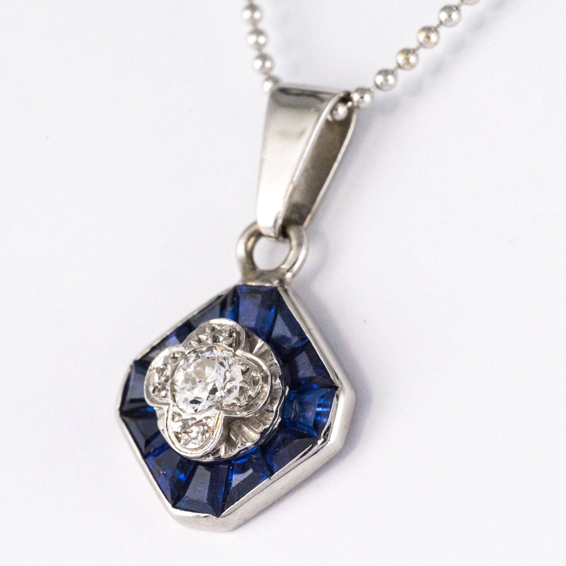 Art Deco Calibrated Blue Gems and Diamond Pendant Necklace In Excellent Condition In Poitiers, FR