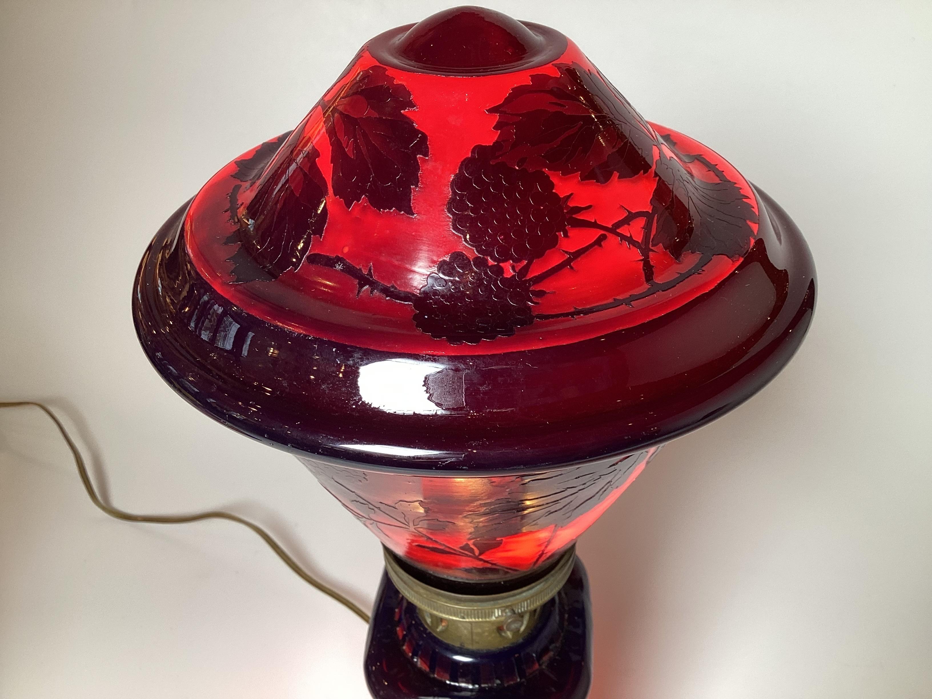 Art Deco Cameo Glass Boudoir Lamp In Excellent Condition For Sale In Lambertville, NJ