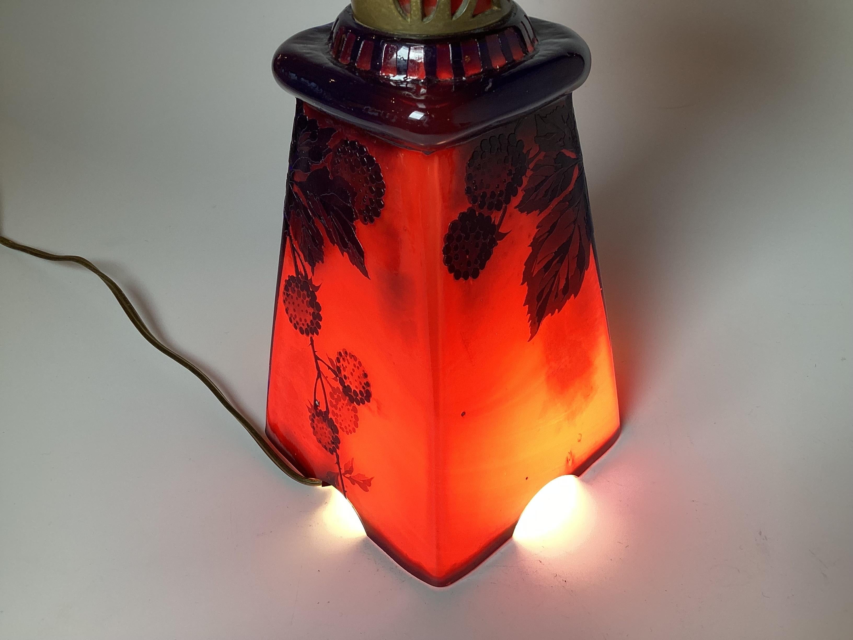Art Deco Cameo Glass Boudoir Lamp For Sale 1