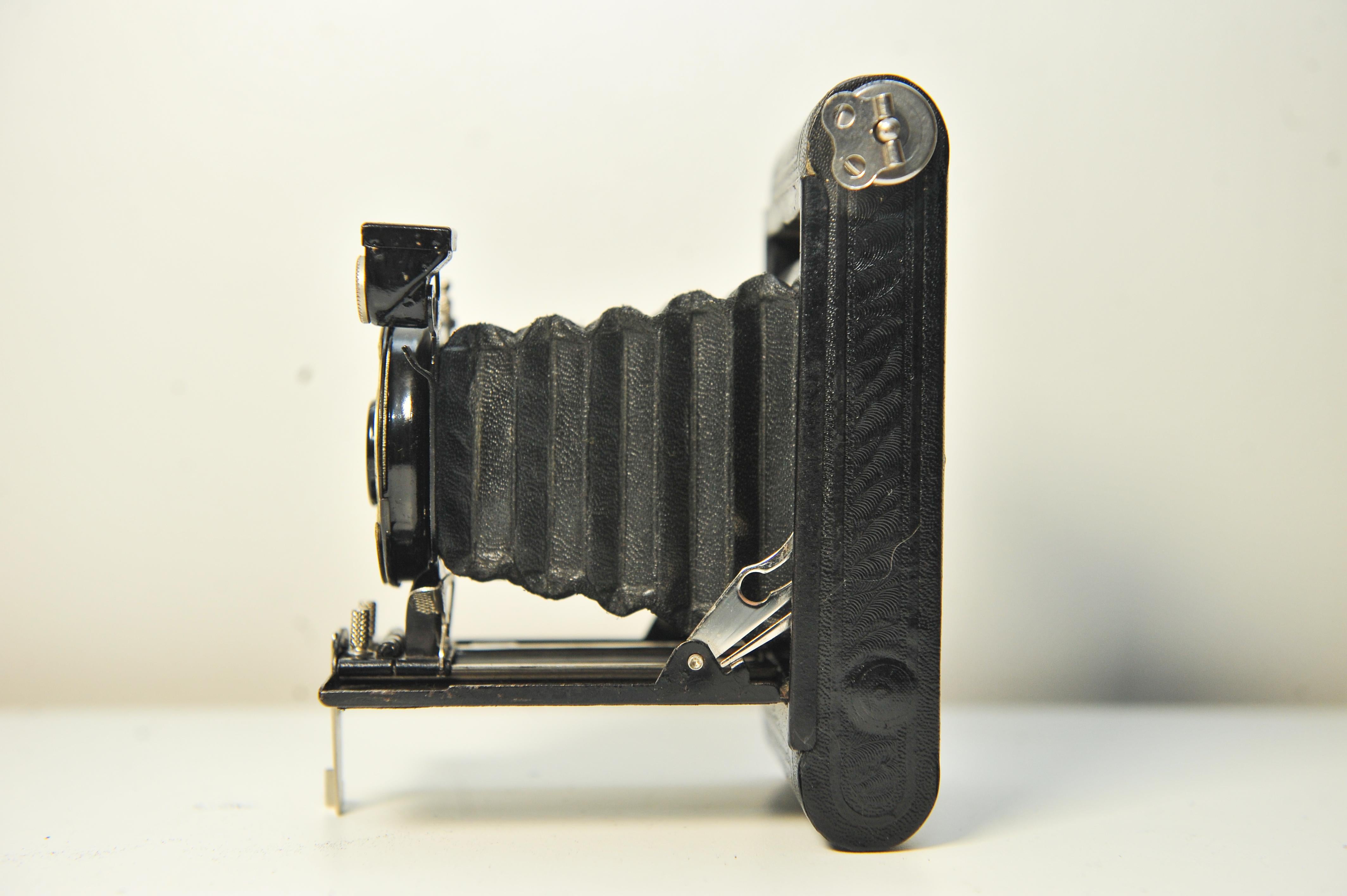 Art déco Kodak, Canadian Jiffy Vest Pocket Kodak, Modèle B 127, appareil photo pour film  en vente