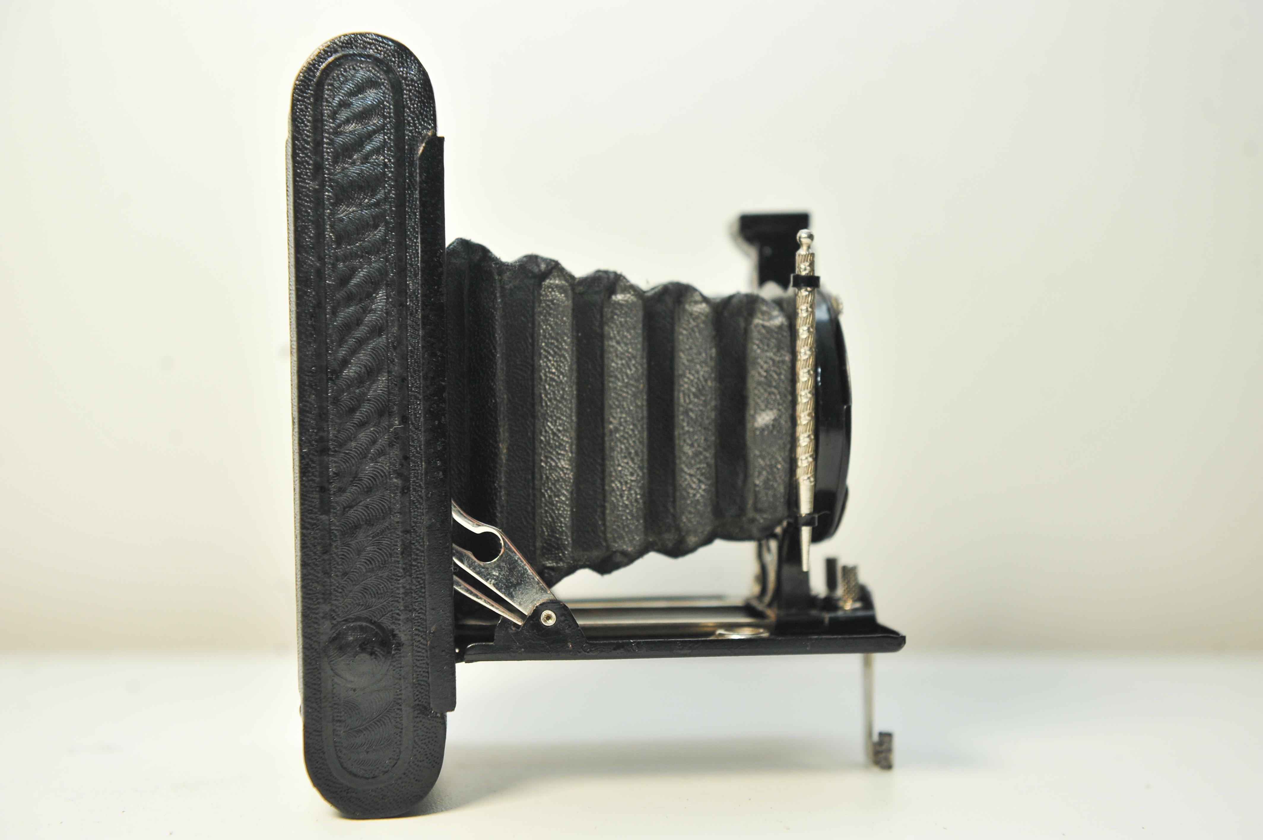 Kodak, Canadian Jiffy Vest Pocket Kodak, Modèle B 127, appareil photo pour film  en vente 1