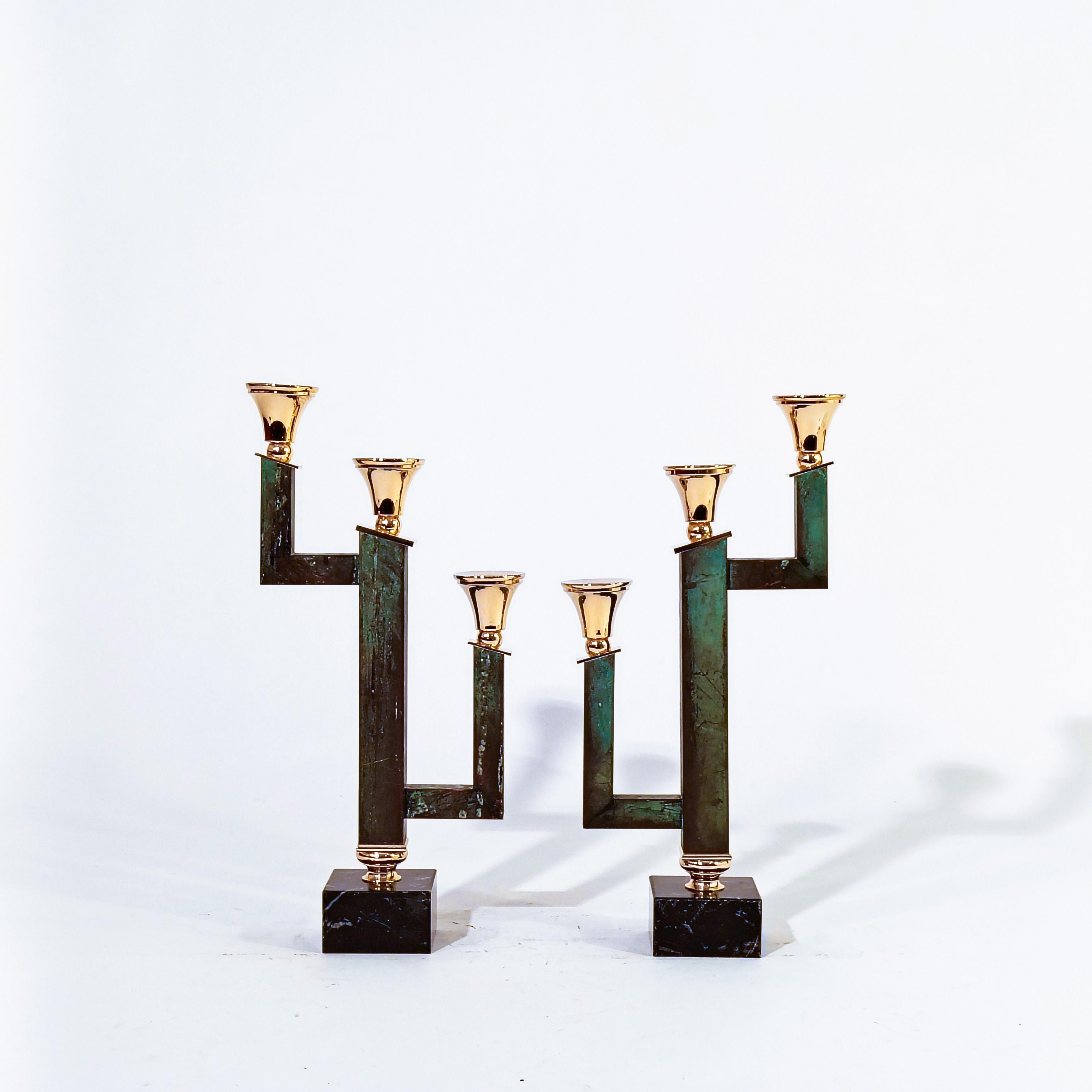 Art-Déco-Kandelaber. Gealtertes Kupfer und Marmor, Italien, 1960er Jahre (Italienisch) im Angebot