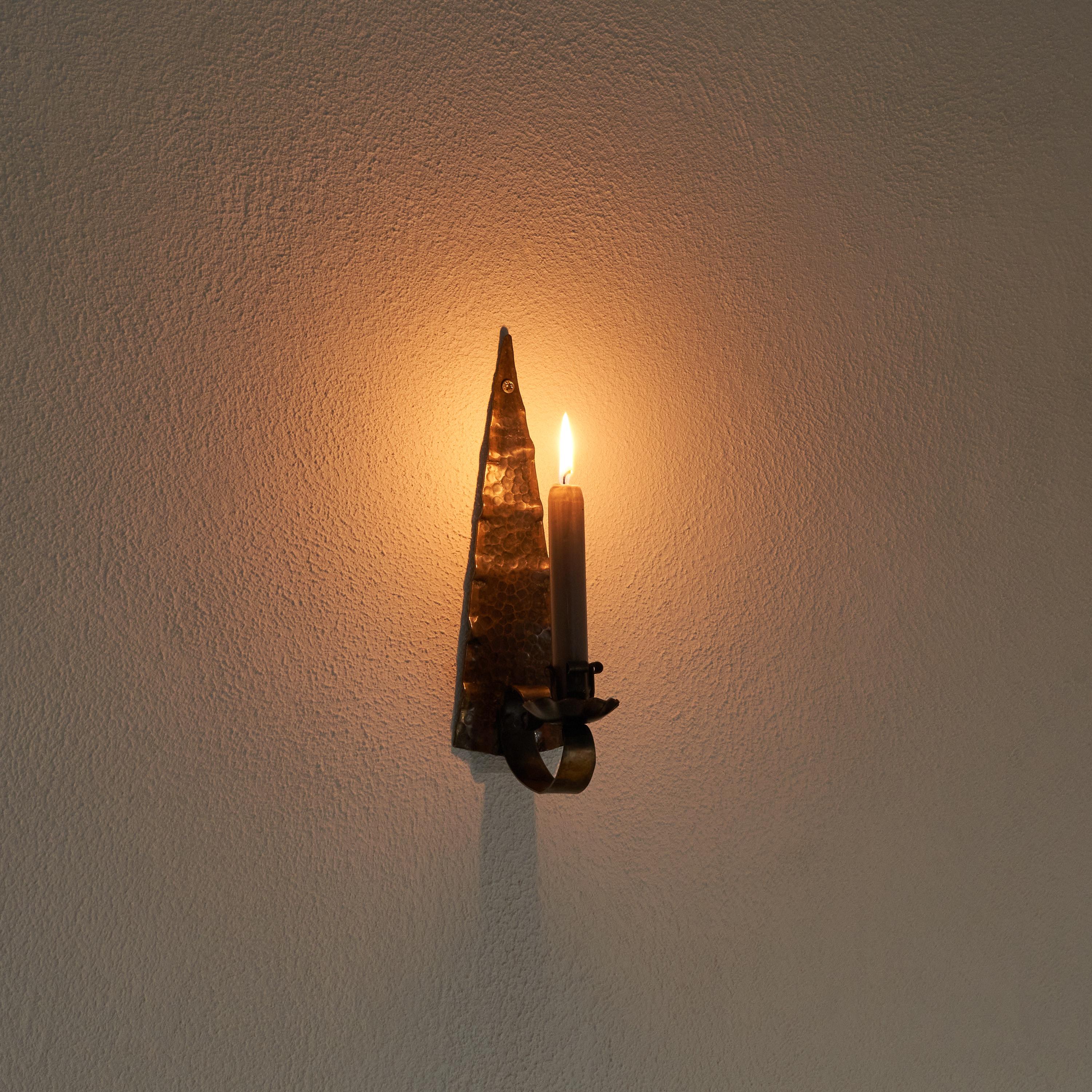 Dutch Art Deco Candle Sconce in Hand Hammered Copper, 1920s For Sale