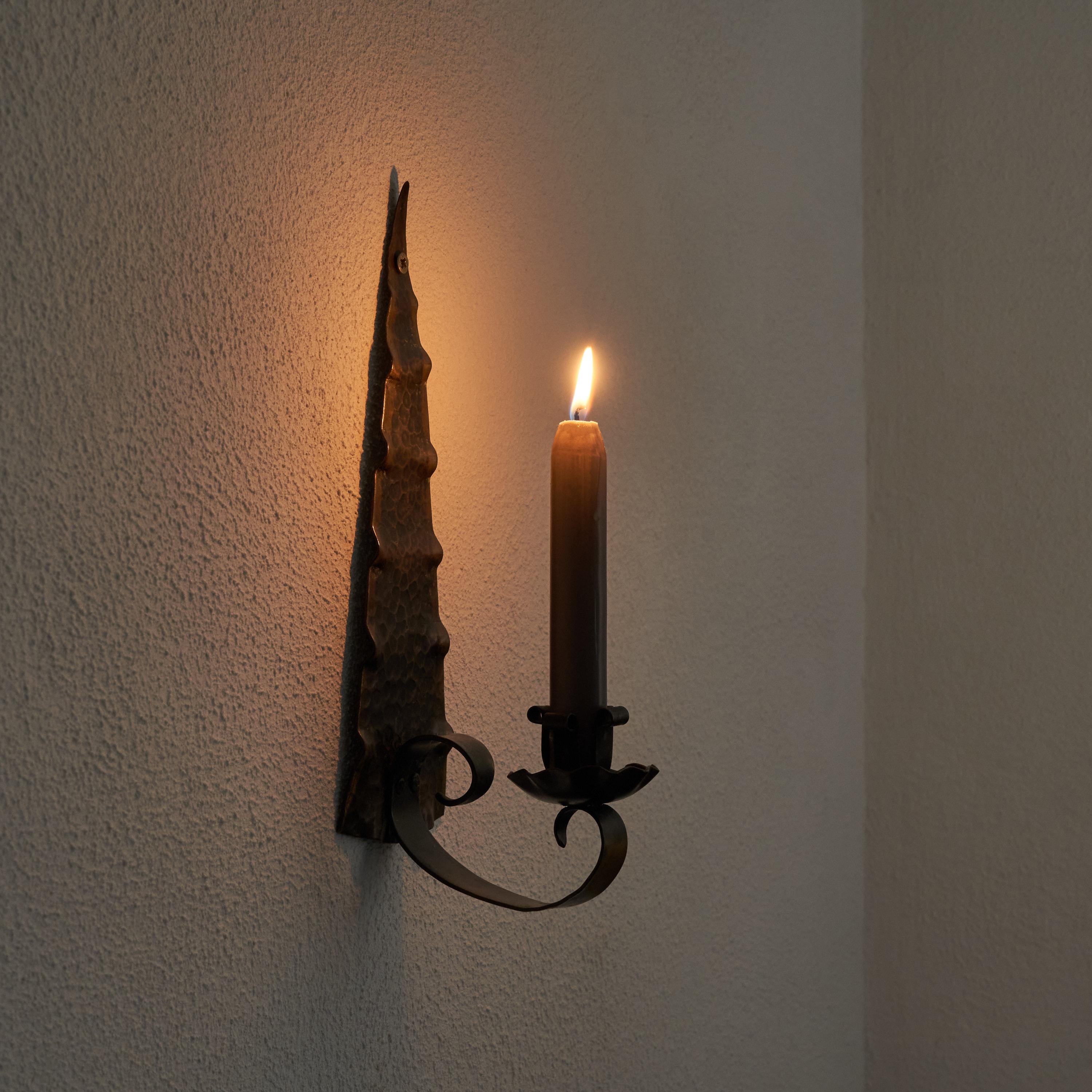 Hand-Crafted Art Deco Candle Sconce in Hand Hammered Copper, 1920s For Sale