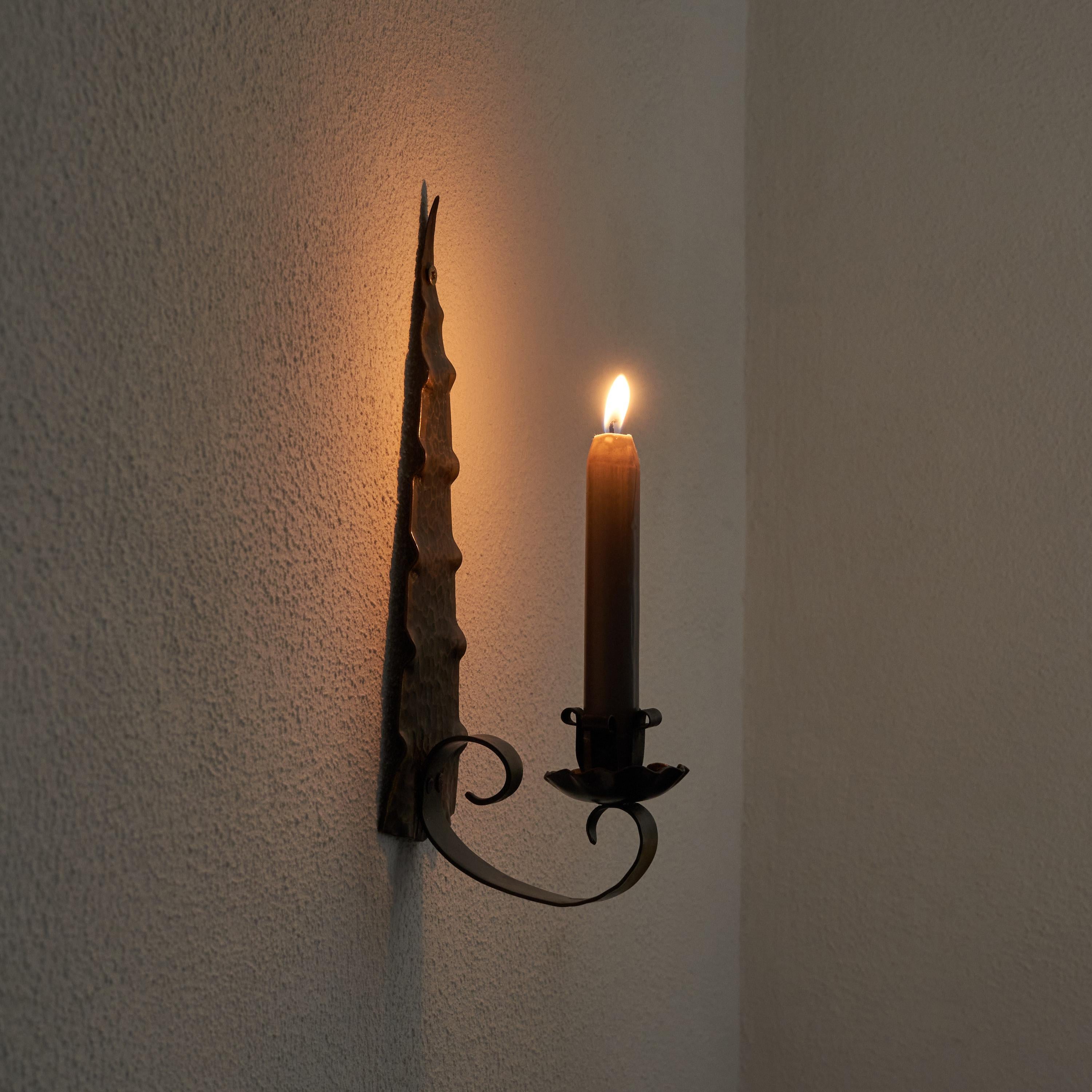 Art Deco Candle Sconce in Hand Hammered Copper, 1920s In Good Condition For Sale In Tilburg, NL