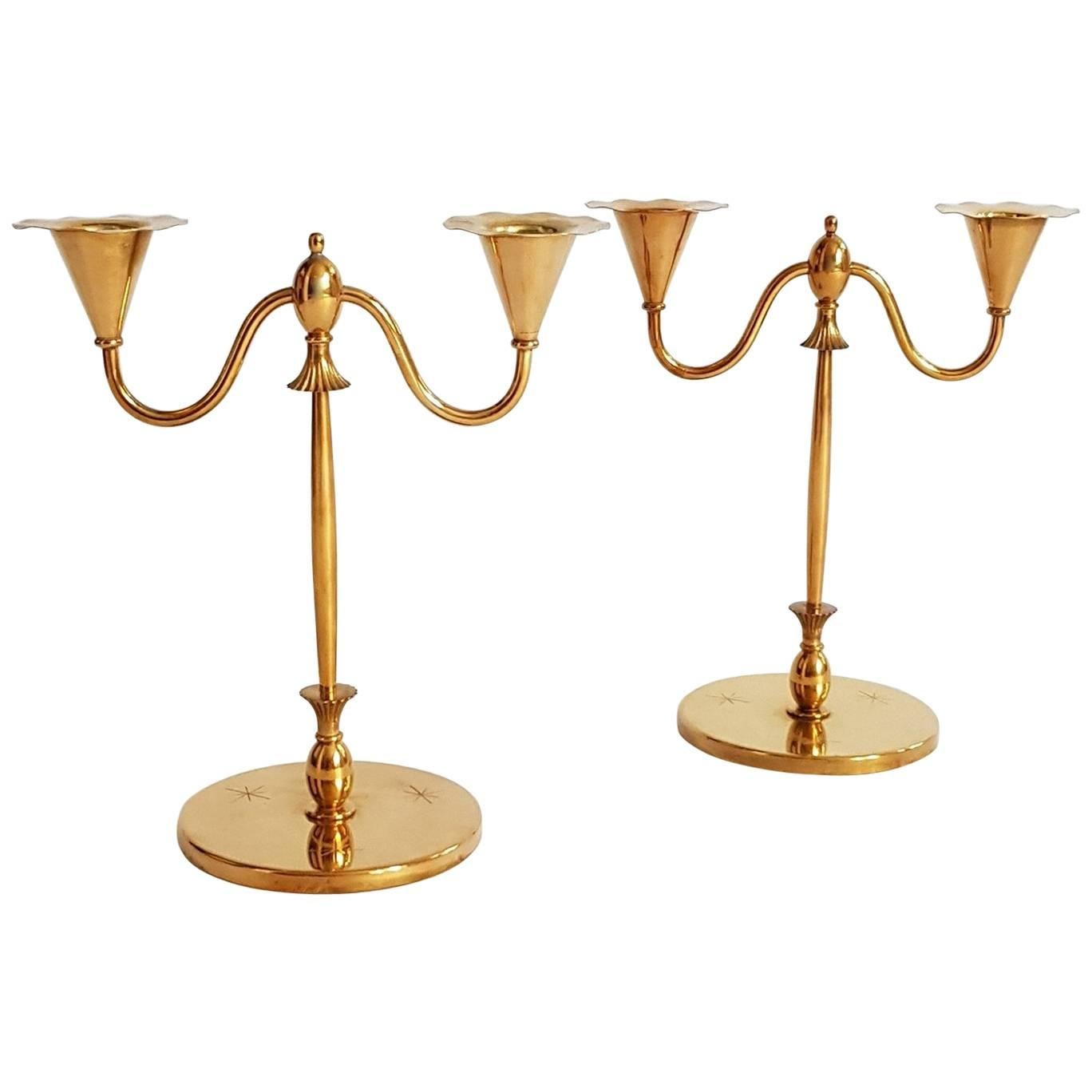 This pair of superb Swedish brass candlesticks is in excellent condition. Made in the so-called Swedish Grace style which was the Swedish equivalent to Art Deco during the late 1920s-early 1930s.