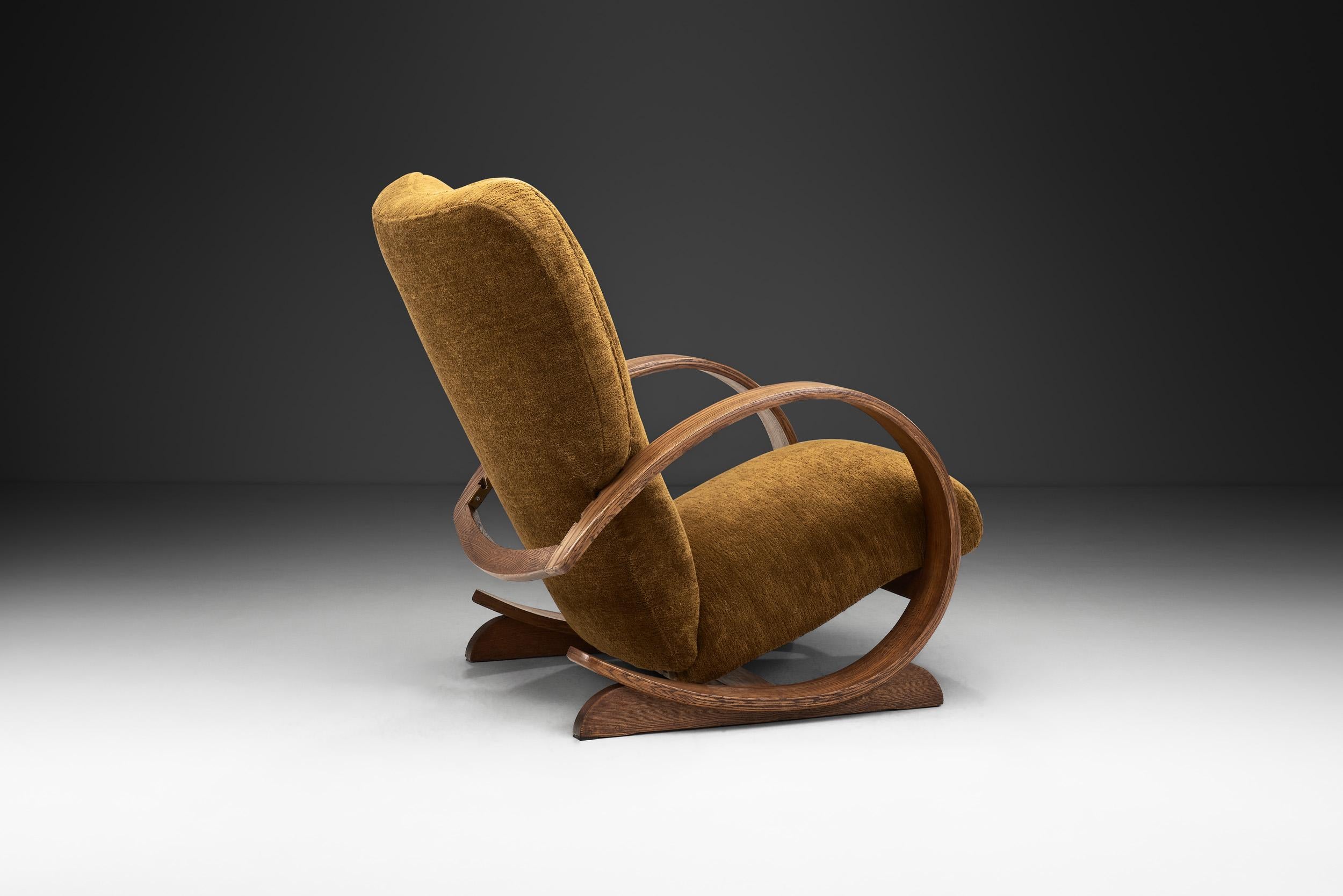 Mid-Century Modern Art Deco Cantilever Lounge Chair, Europe ca 1930s