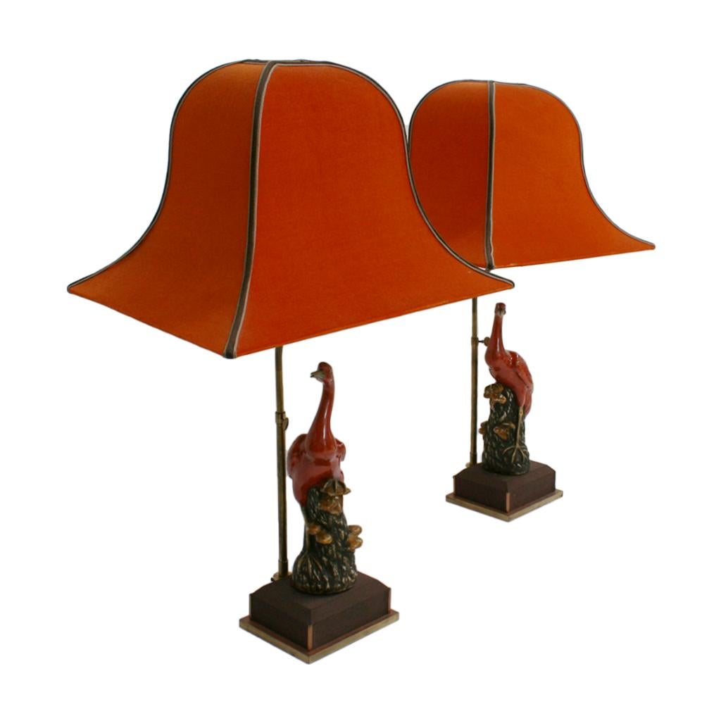 Italian Capodimonti pair of table lamps with oriental red lampshades. Base made of solid wood covered in silk. Italy 1920s.